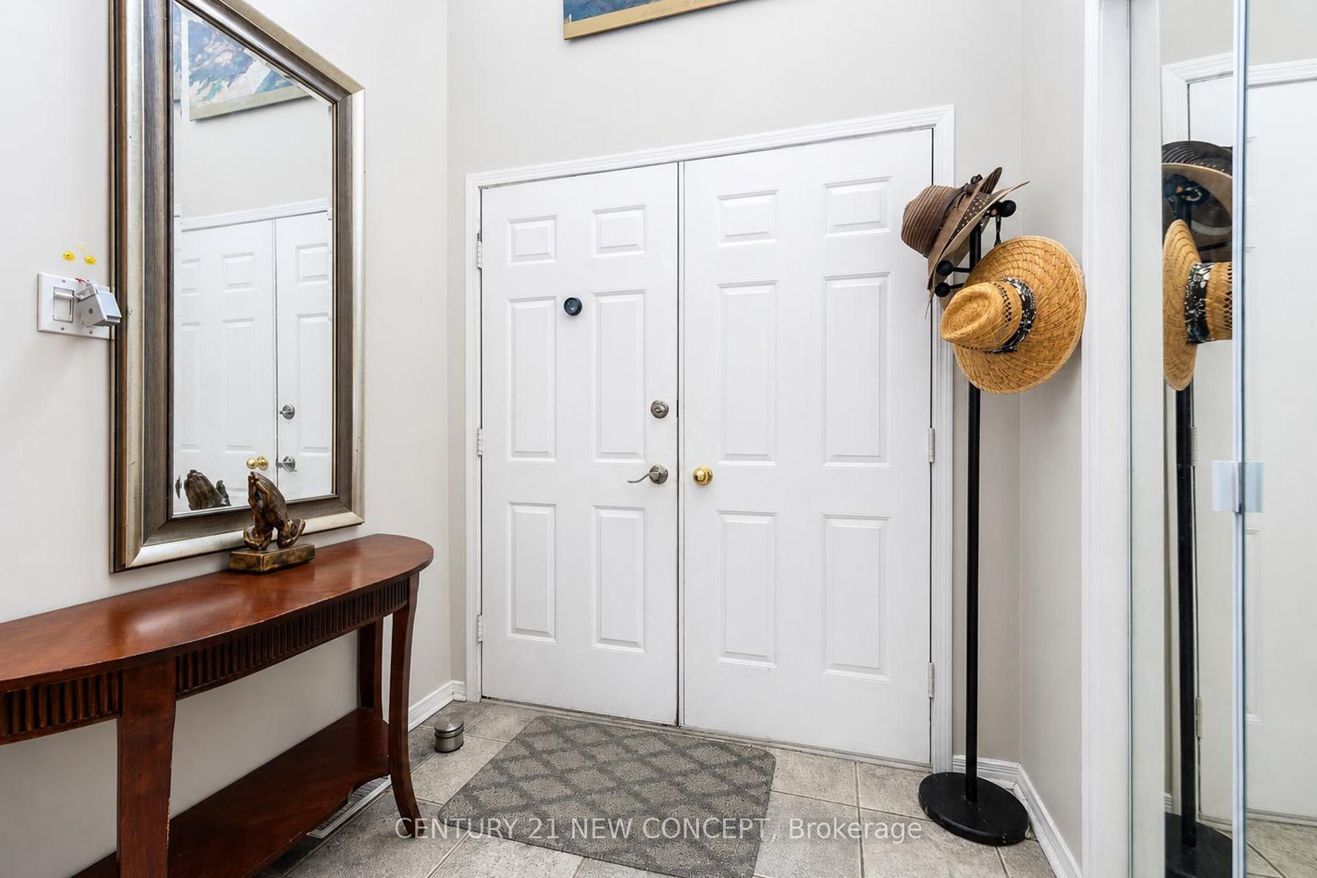 8 Millcroft Way Property Photo 4