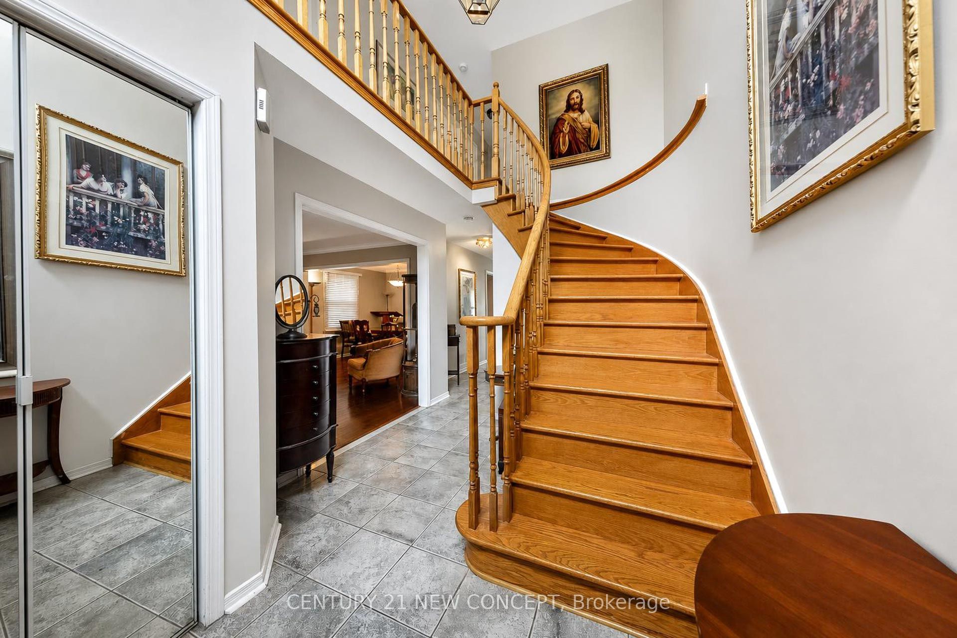 8 Millcroft Way Property Photo 5