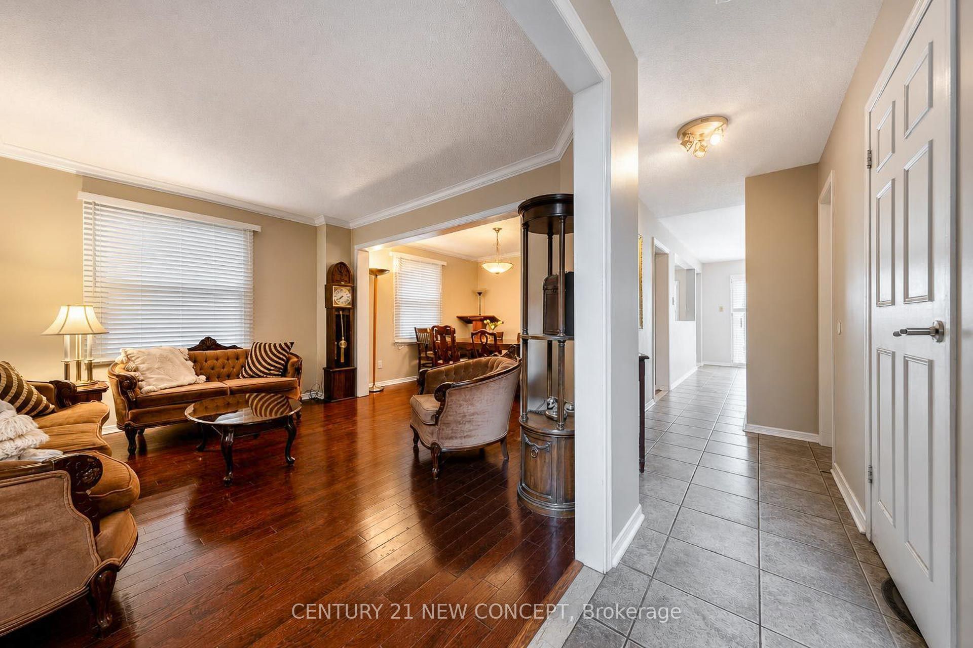 8 Millcroft Way Property Photo 7