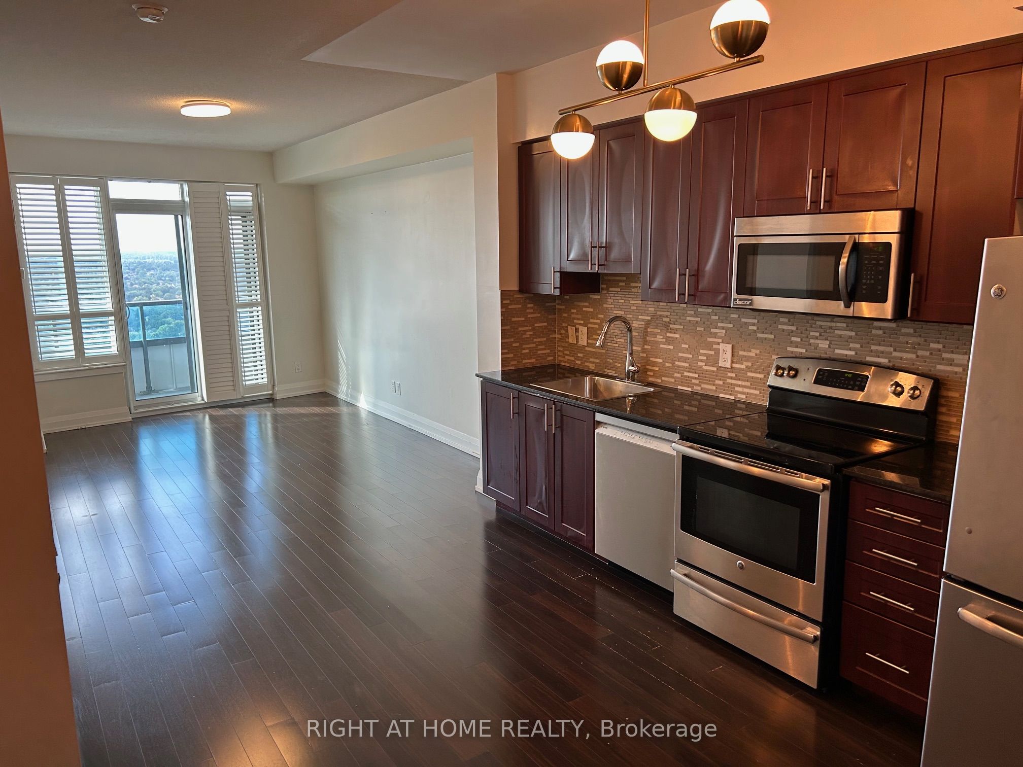 7161 Yonge Street 2123 Property Photo 6