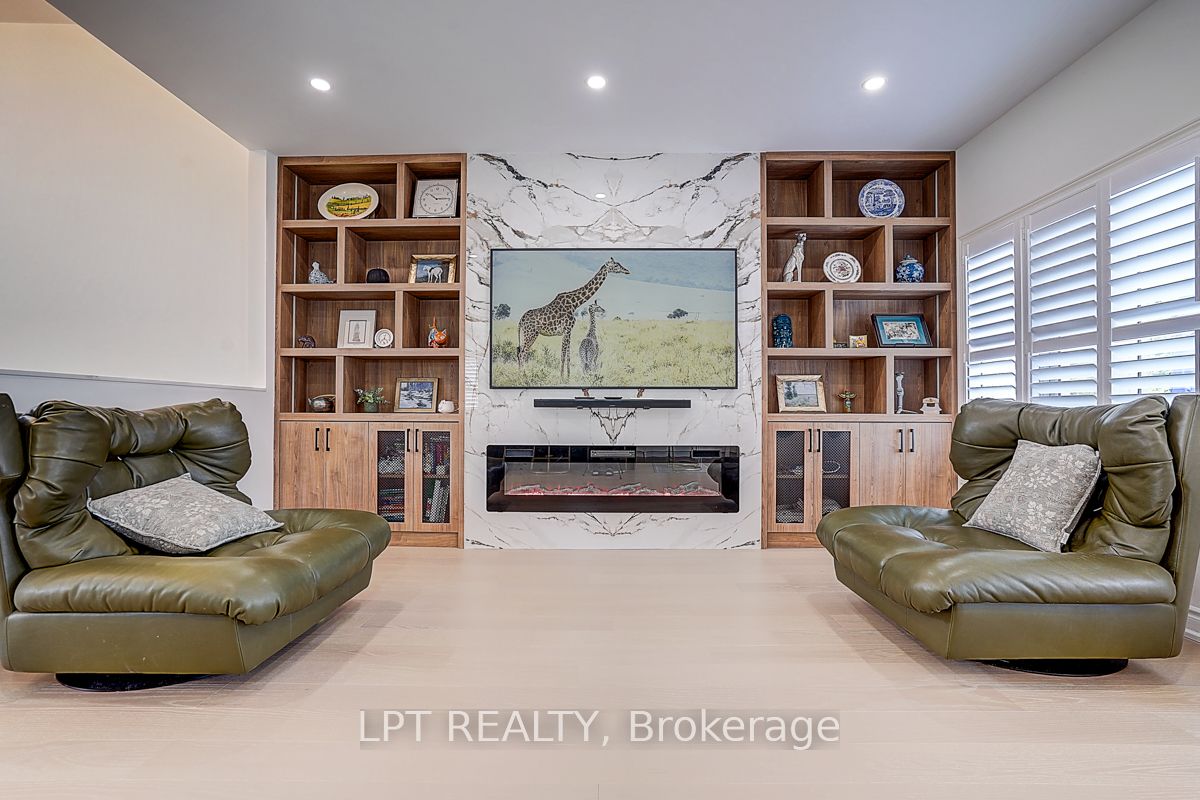 585 Holgate Circle Property Photo 16