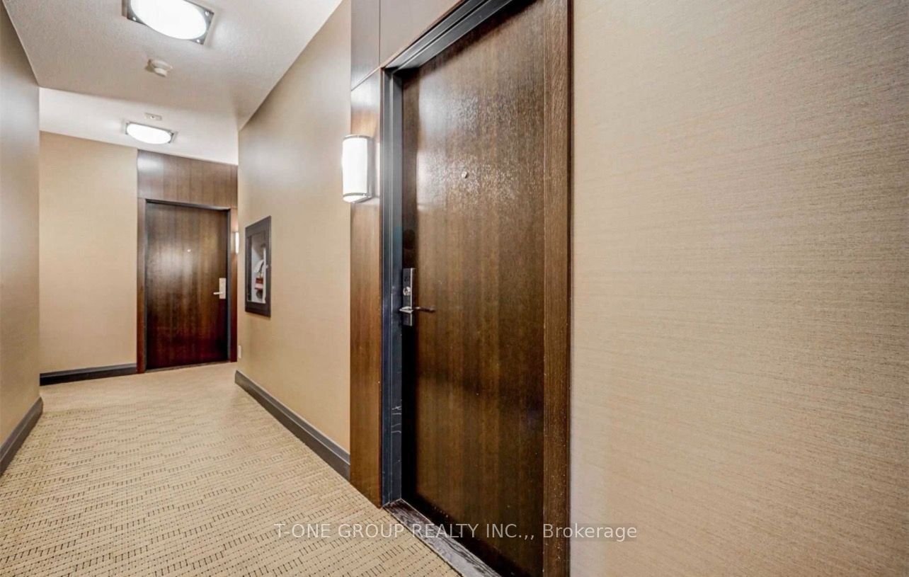 57 Upper Duke Crescent 207 Property Photo 2