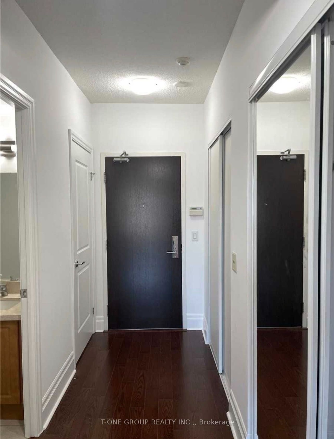 57 Upper Duke Crescent 207 Property Photo 3