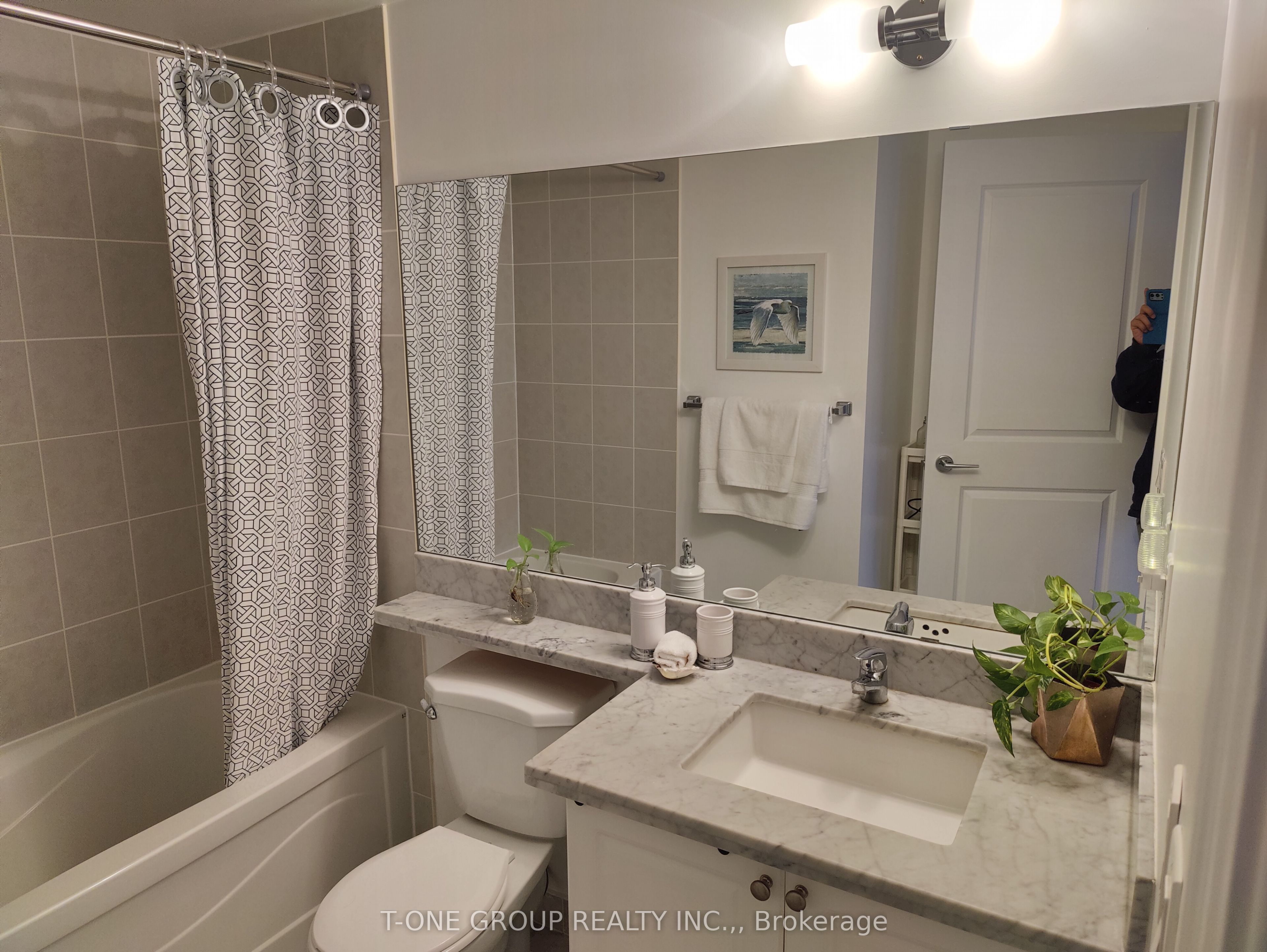 57 Upper Duke Crescent 207 Property Photo 7
