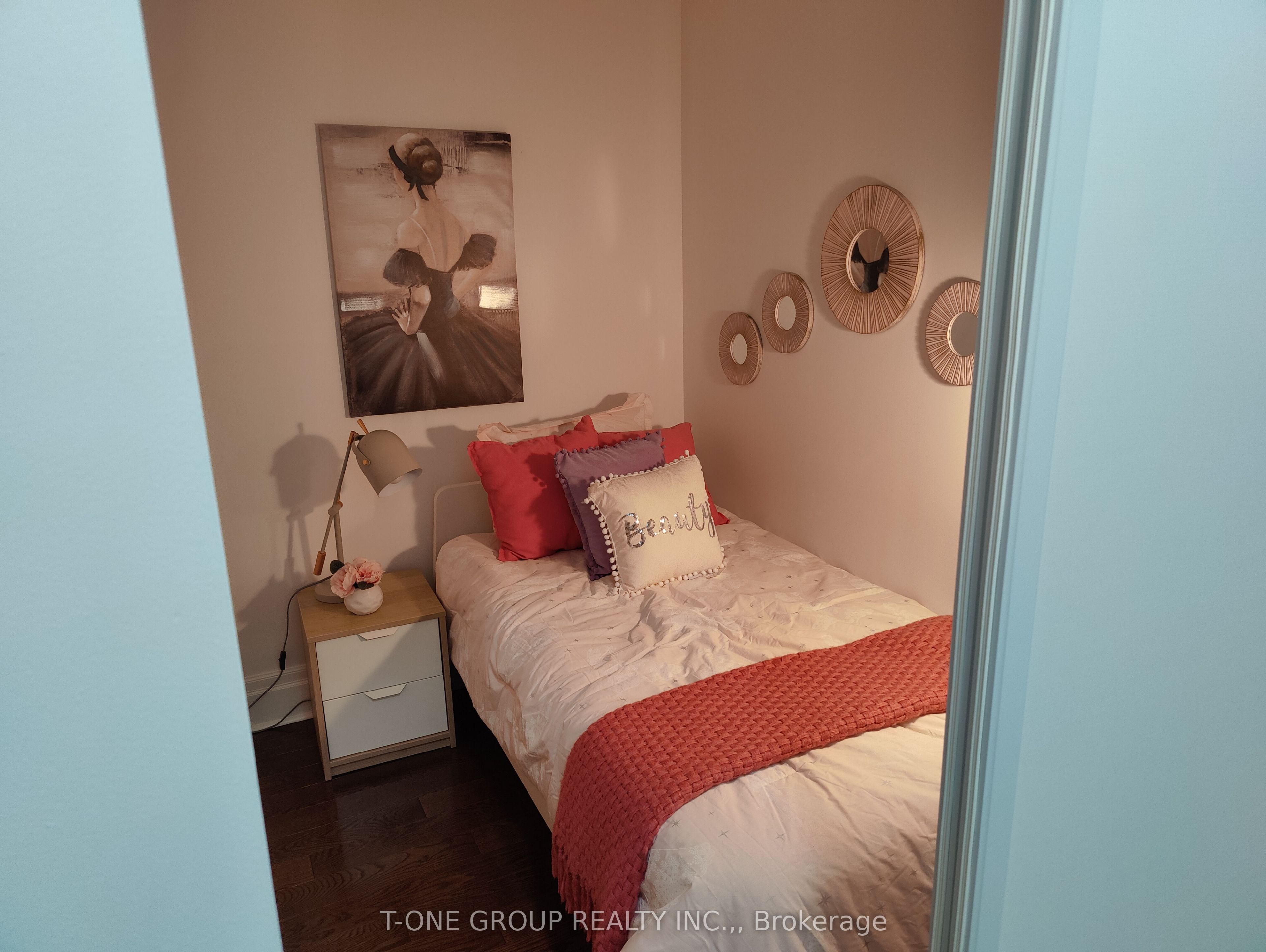 57 Upper Duke Crescent 207 Property Photo 11