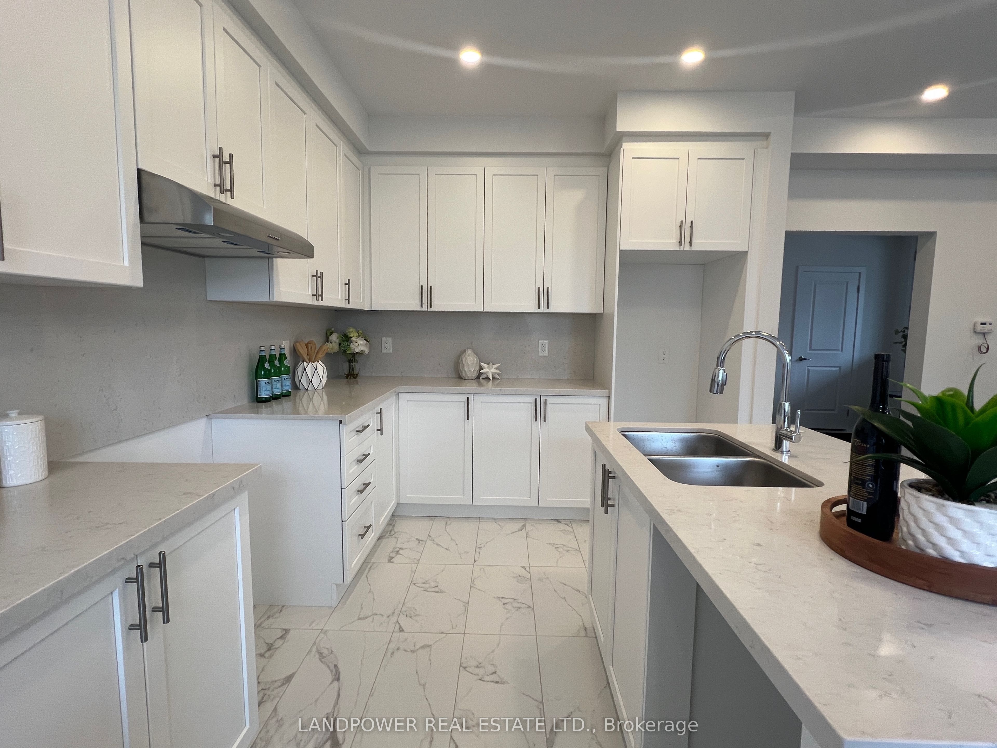 157 Anna Russell Way Property Photo 13