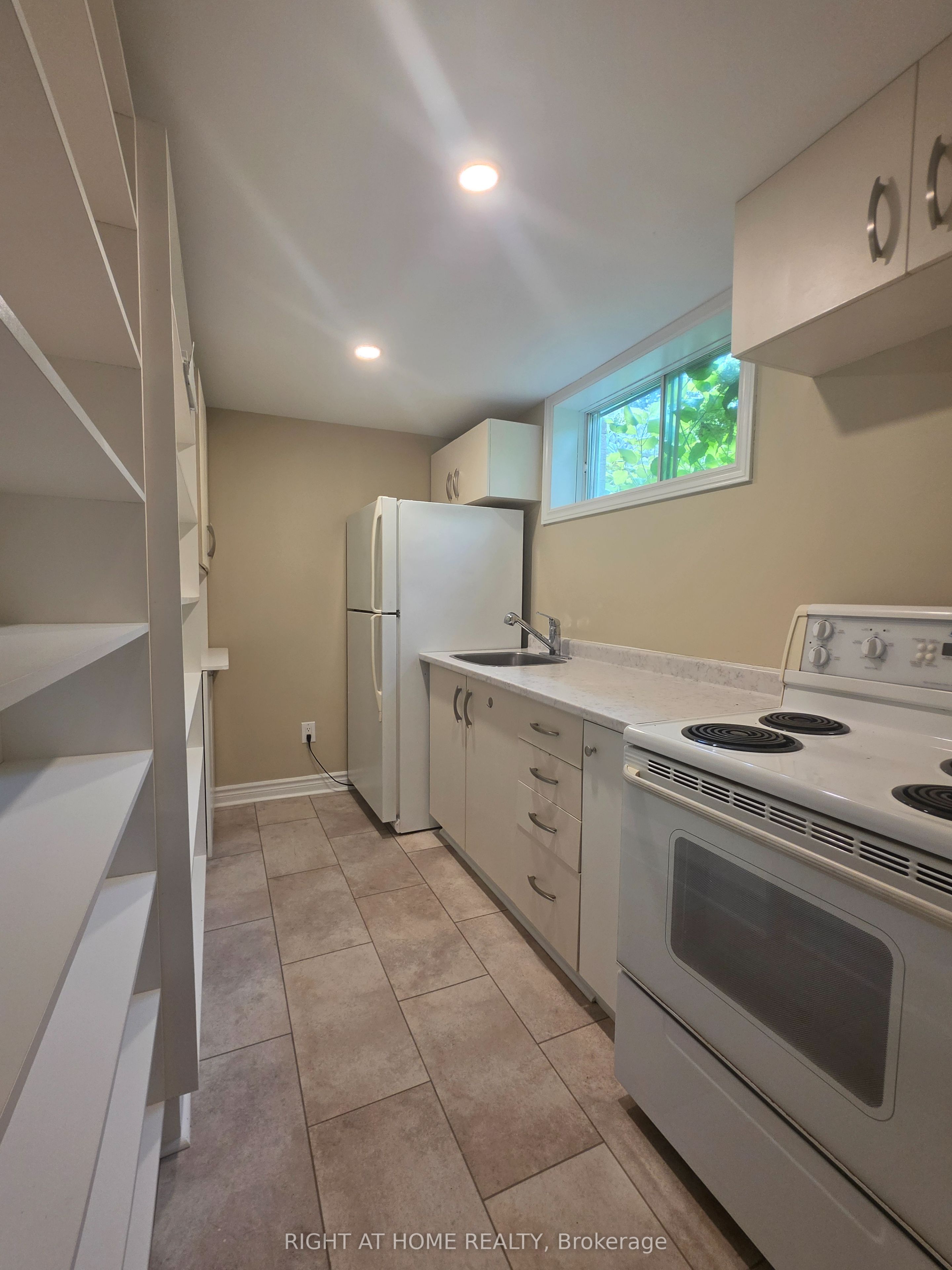 250 Hemlock Drive Property Photo 5