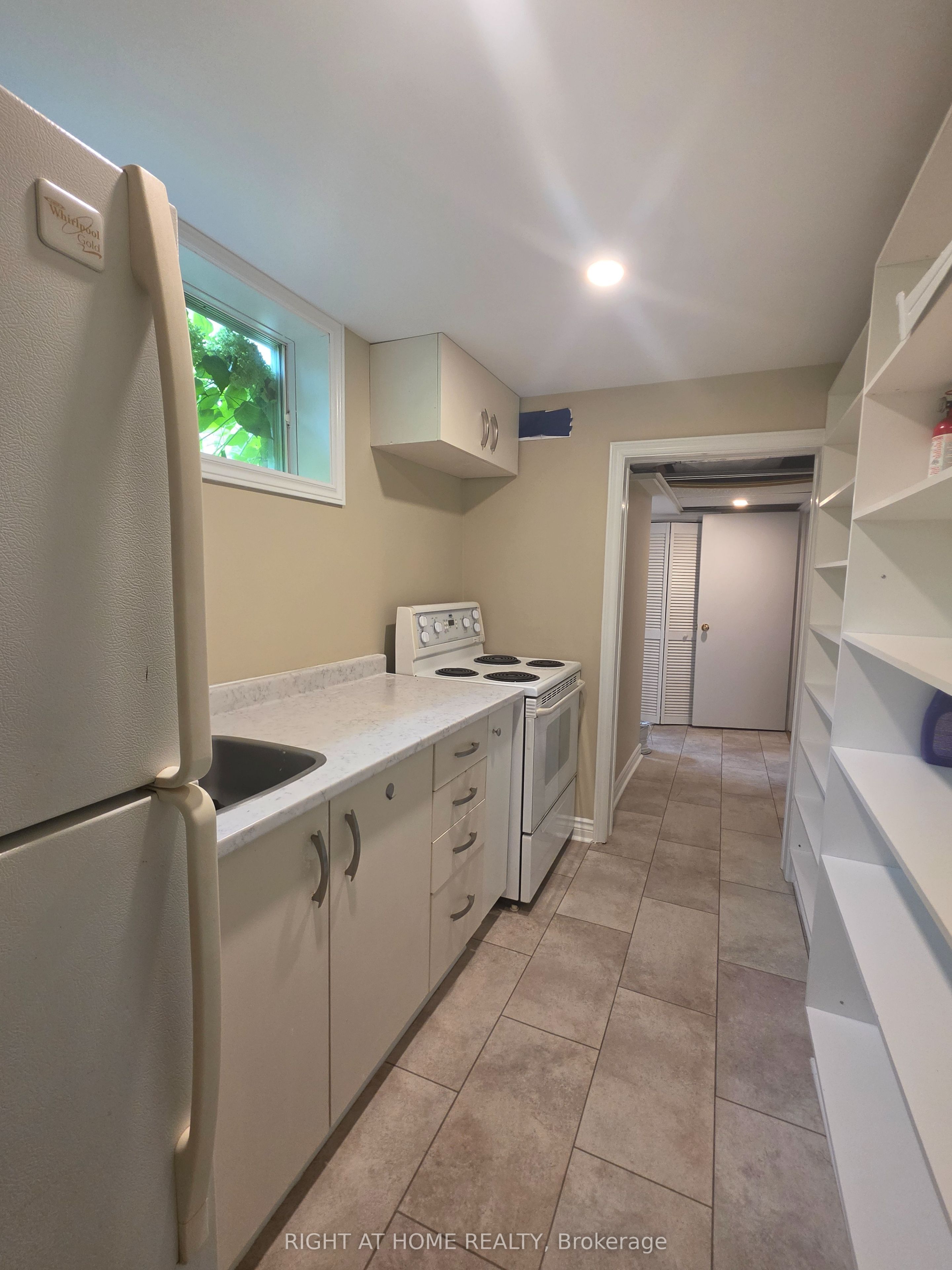 250 Hemlock Drive Property Photo 6
