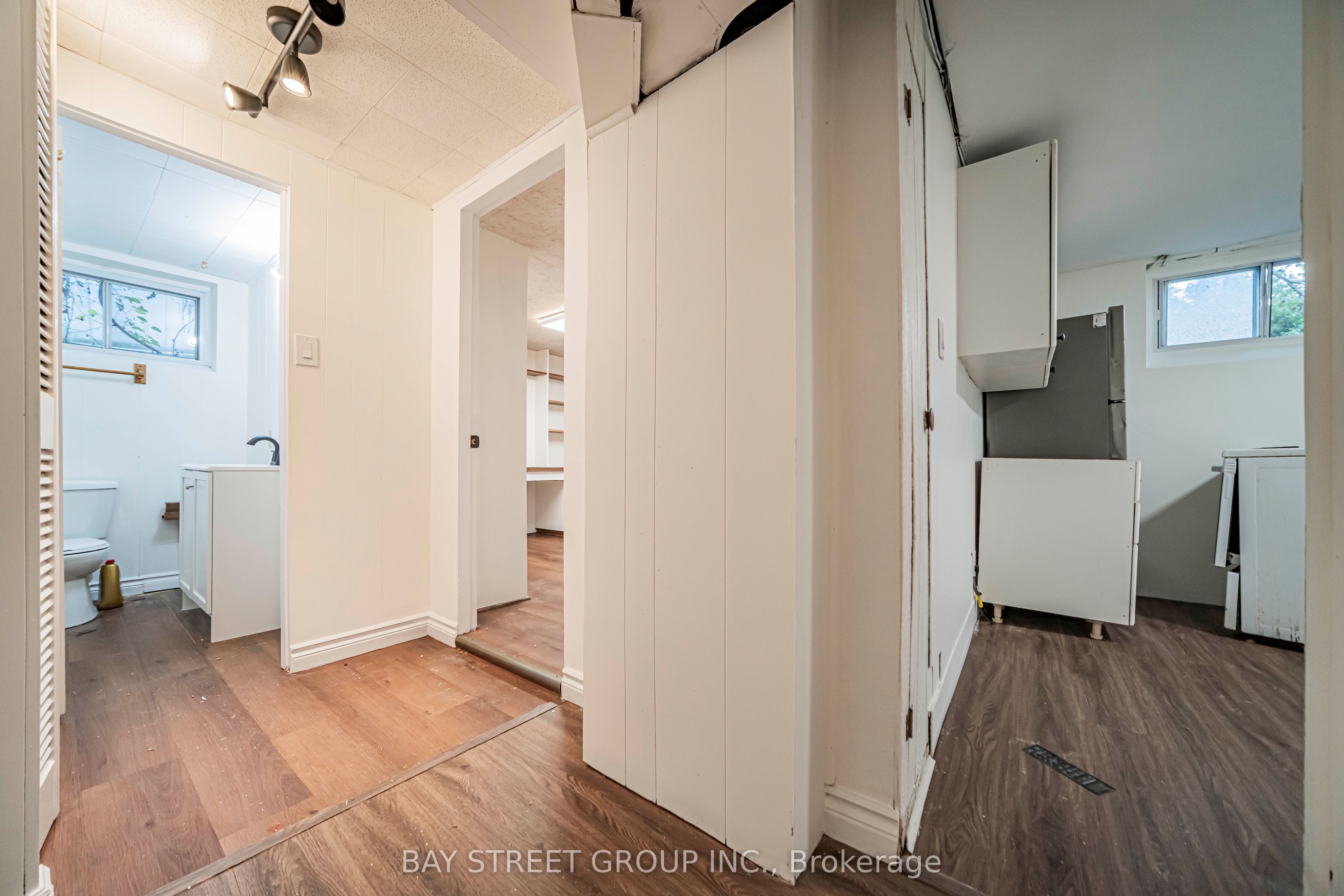 394 Centre Street E Lower Property Photo 6