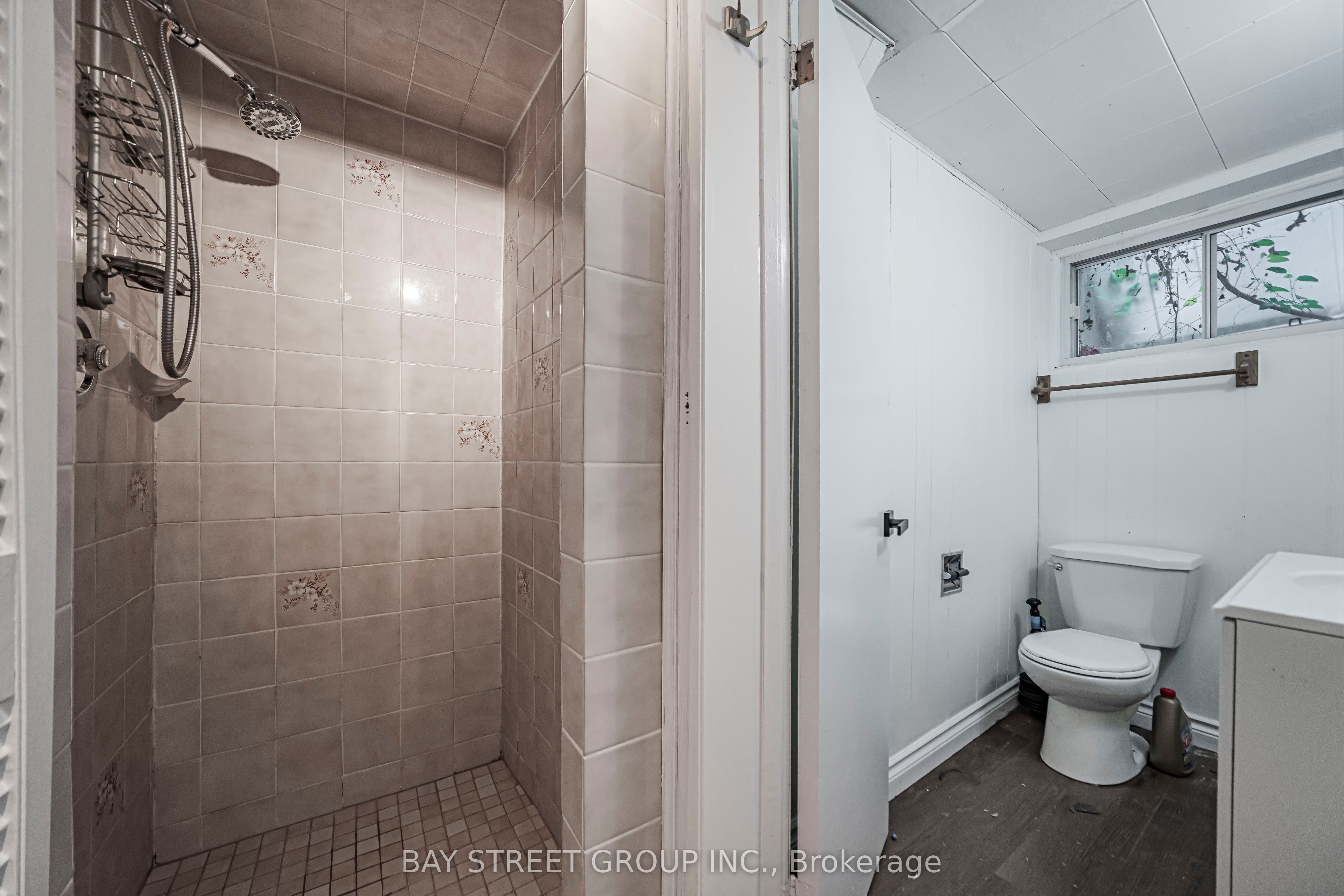 394 Centre Street E Lower Property Photo 9