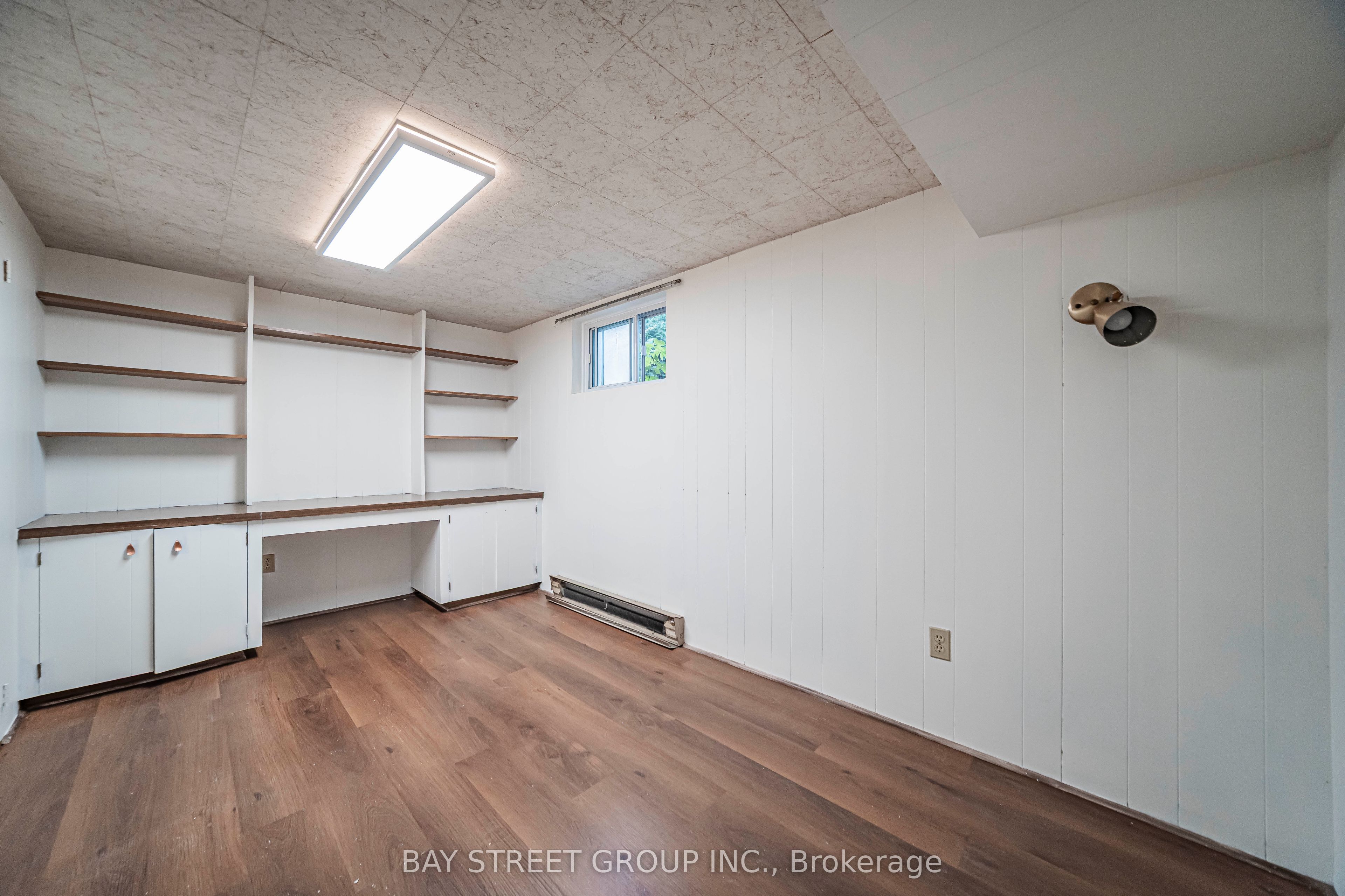 394 Centre Street E Lower Property Photo 10