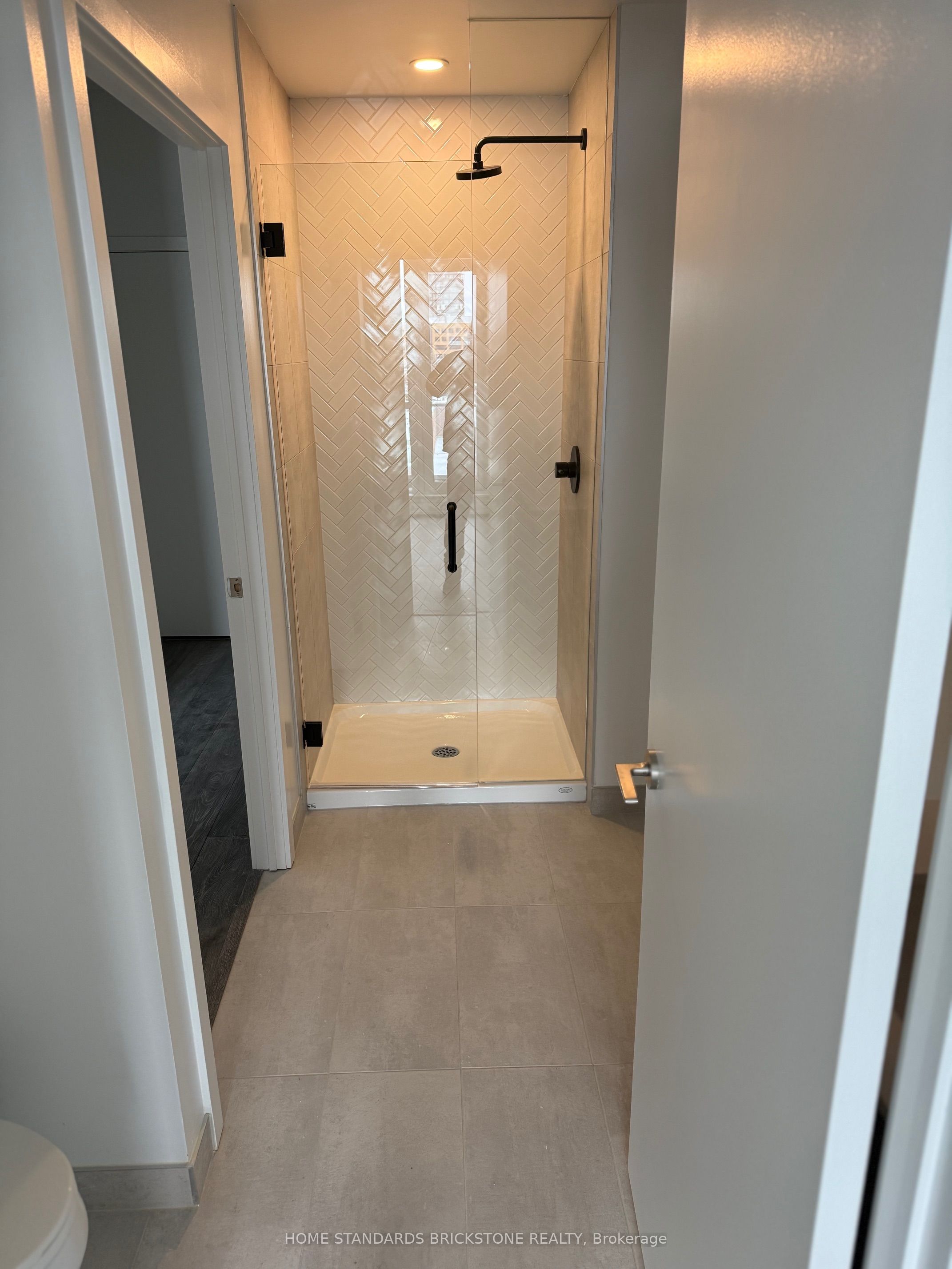 421-8888 Yonge Street E Property Photo 9