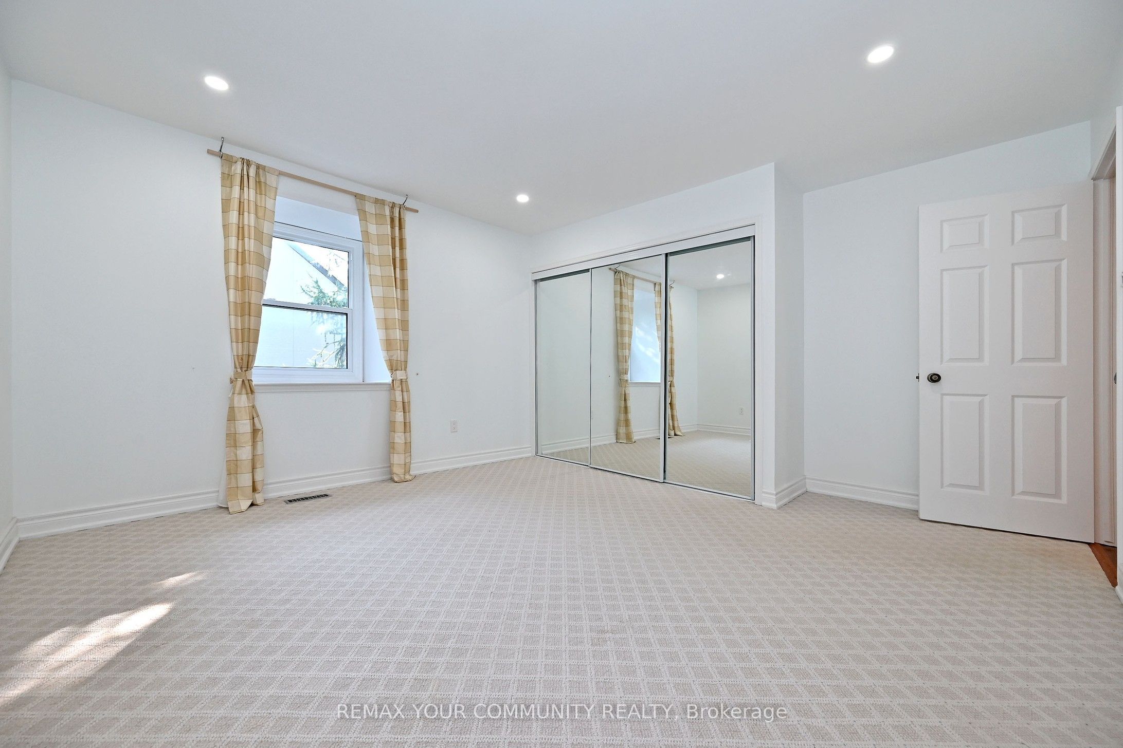88 Cambridge Crescent Property Photo 32