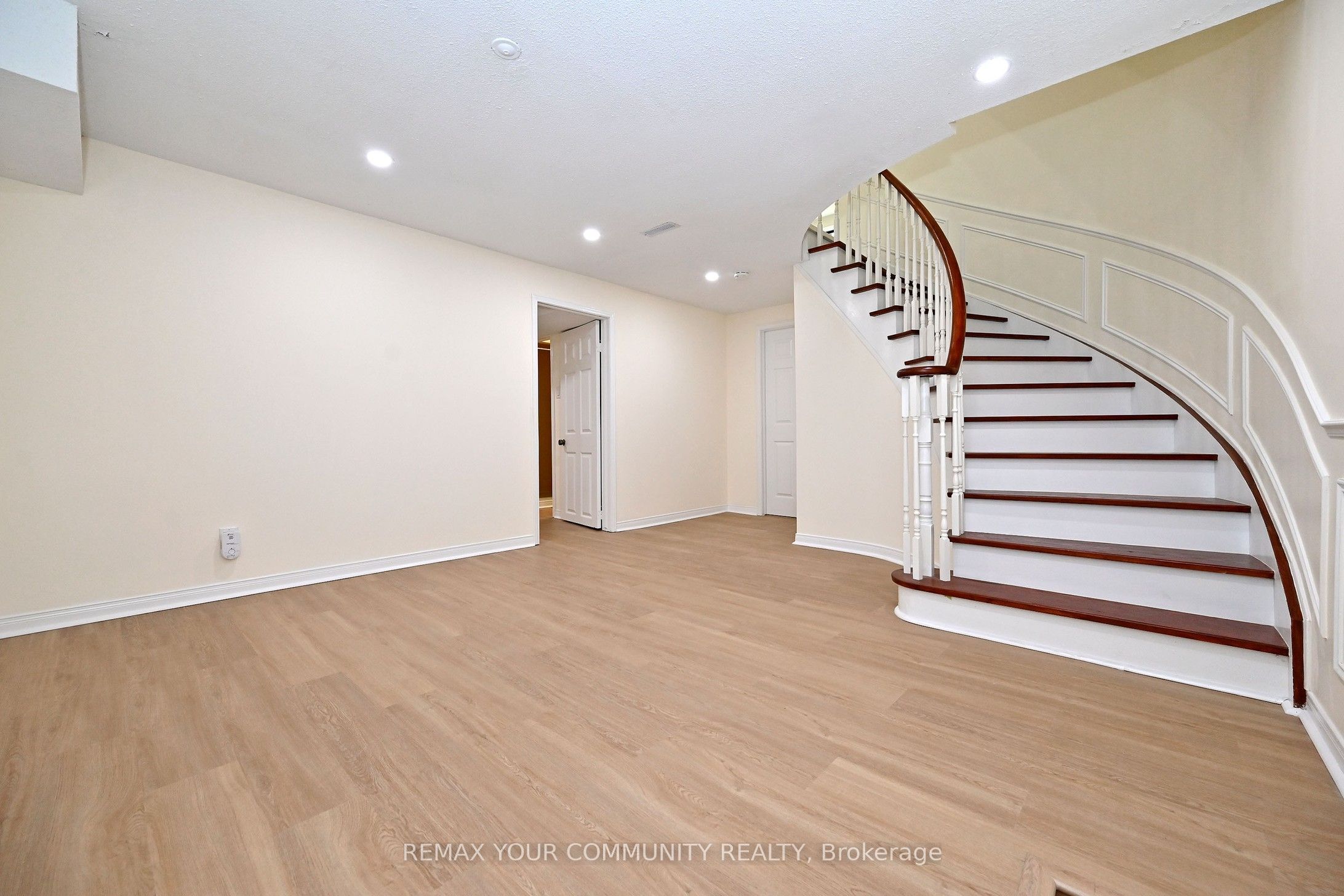 88 Cambridge Crescent Property Photo 39