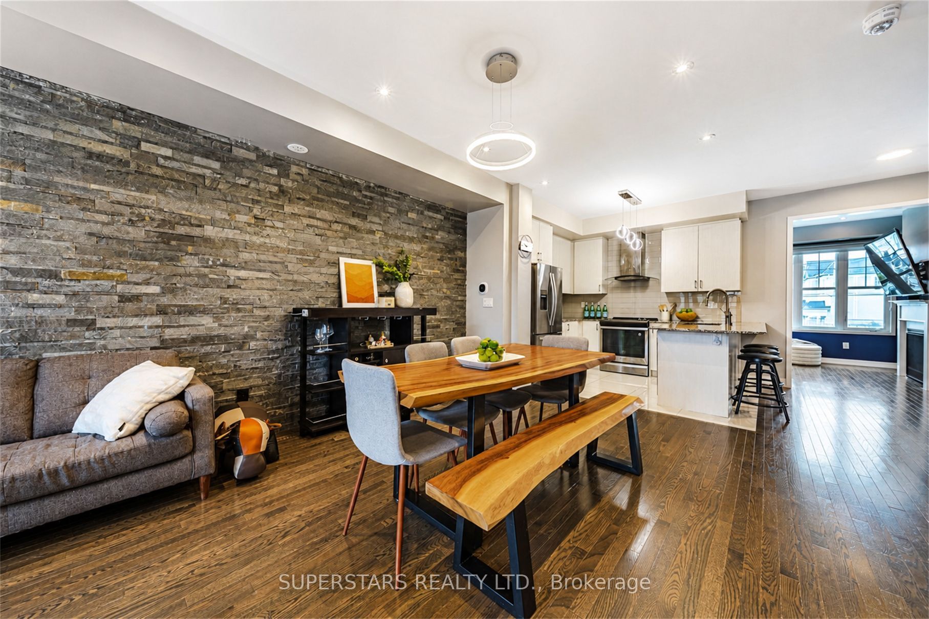 10604 Bathurst Street