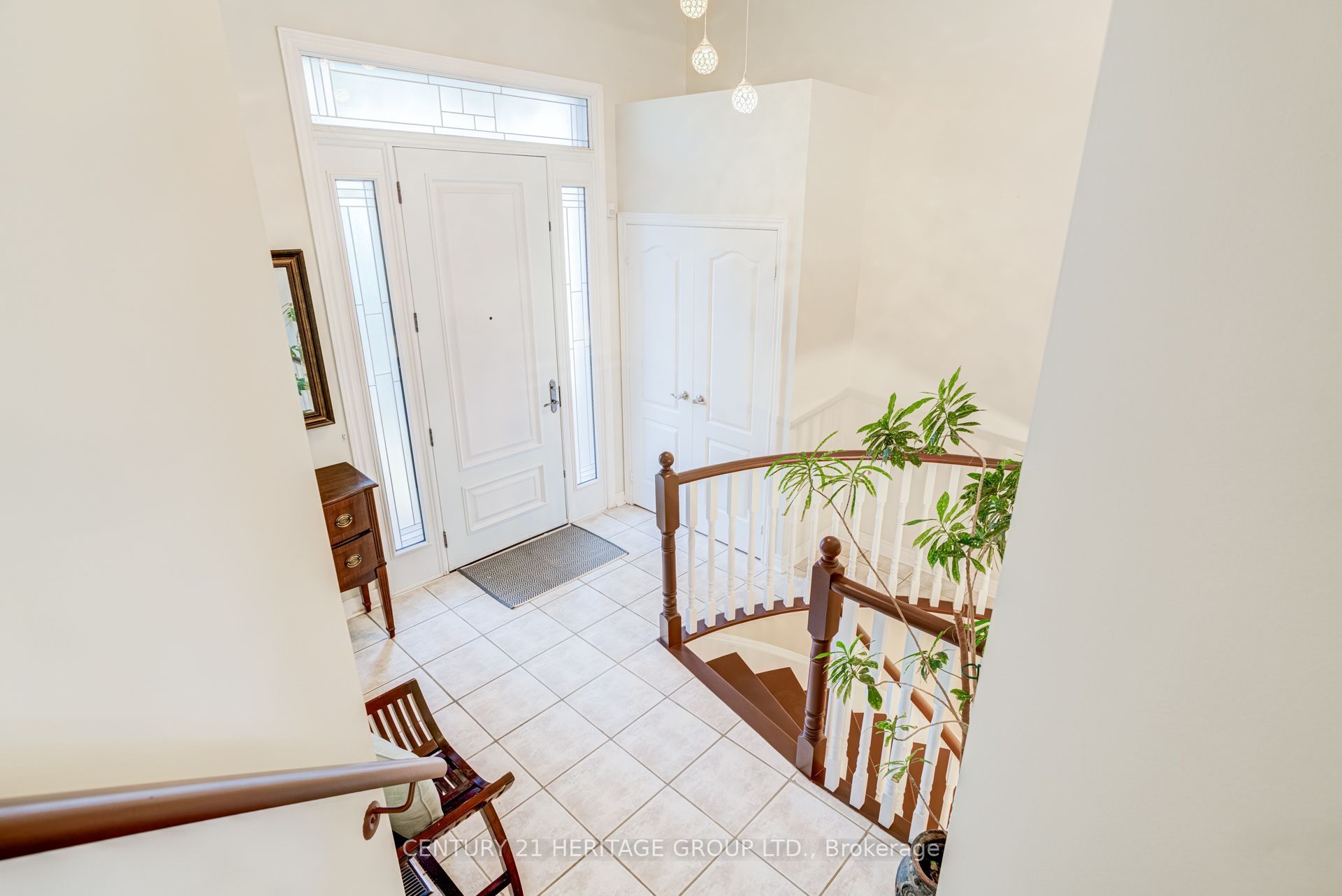 532 Melville Avenue Property Photo 4