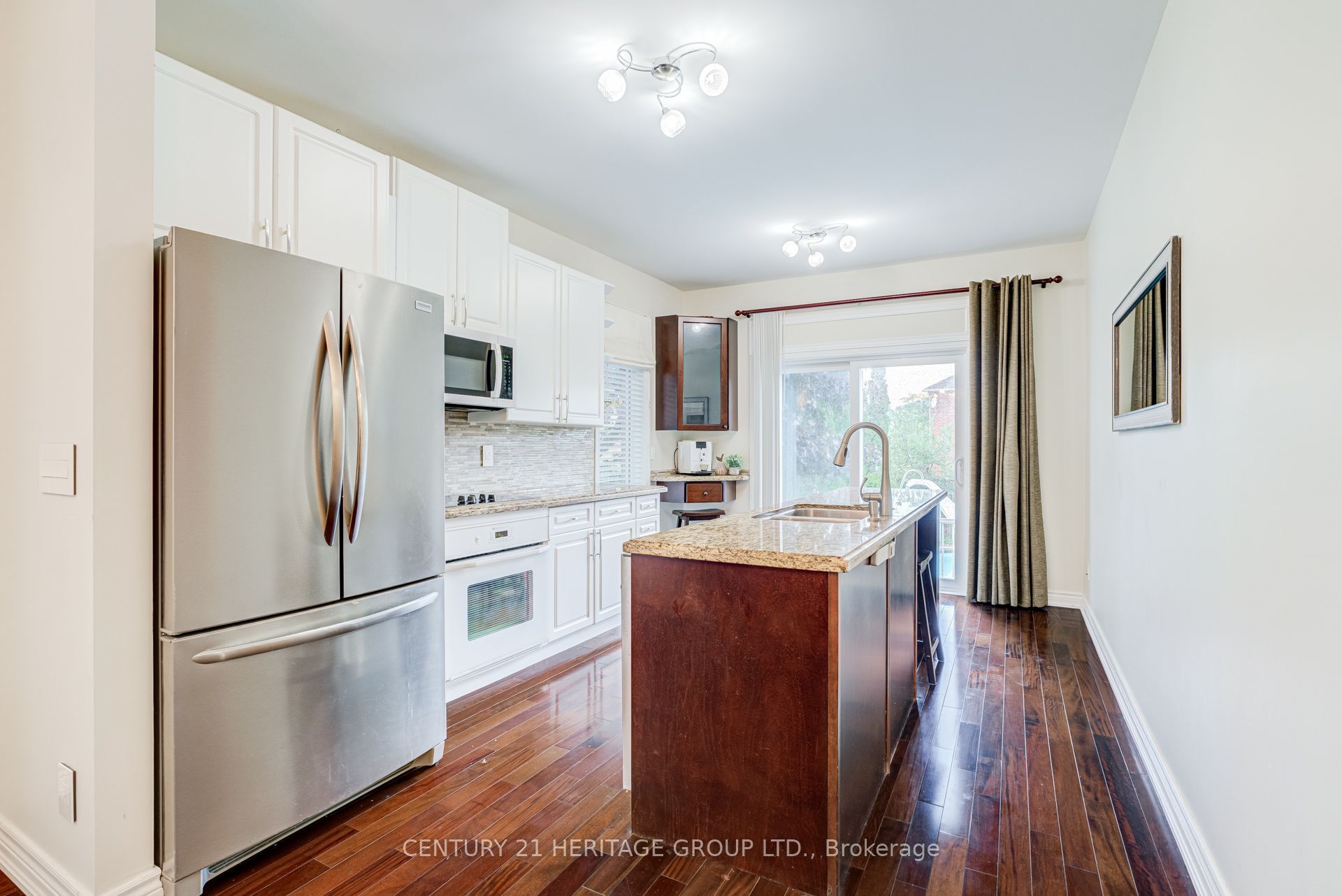 532 Melville Avenue Property Photo 9