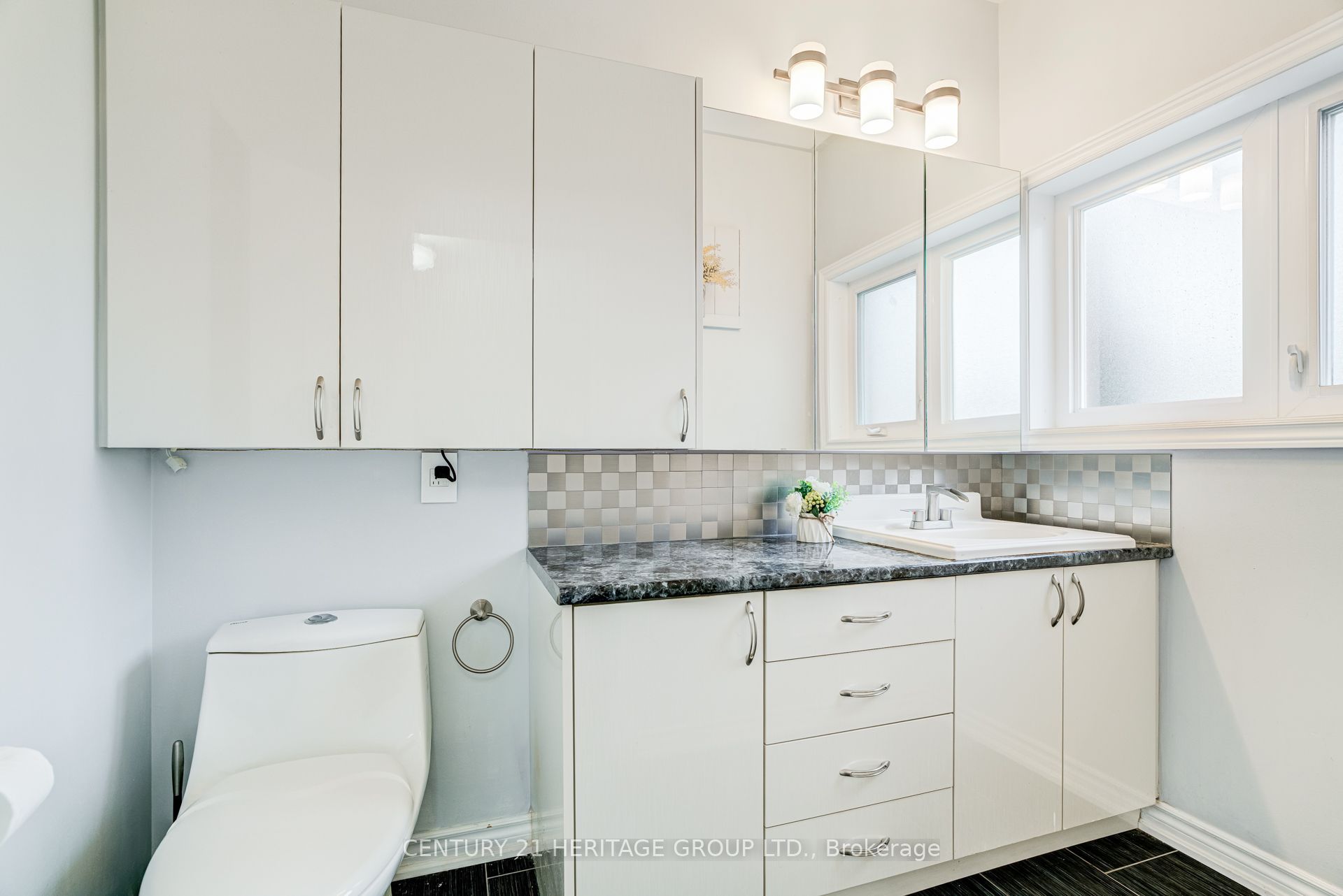 532 Melville Avenue Property Photo 15