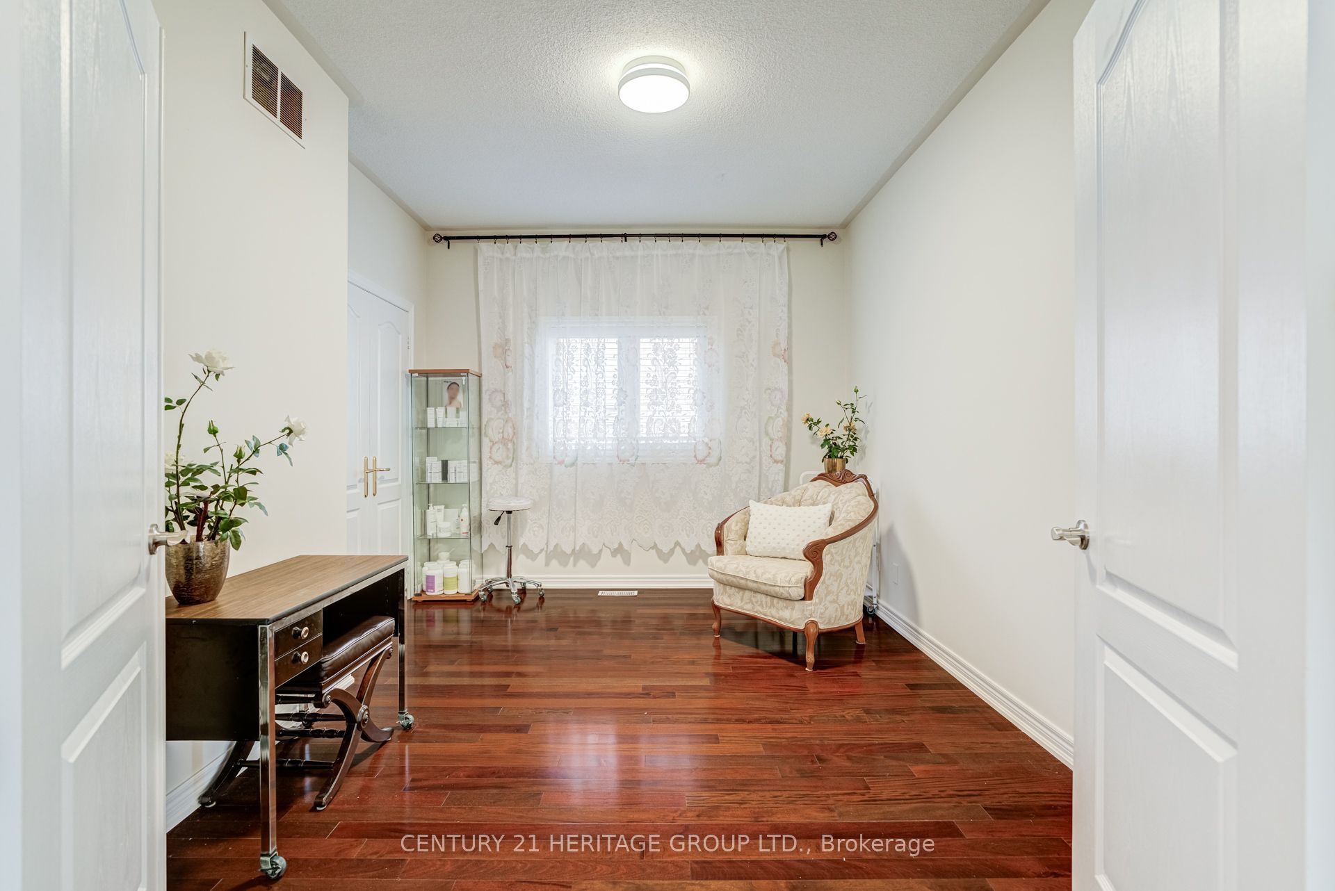 532 Melville Avenue Property Photo 17