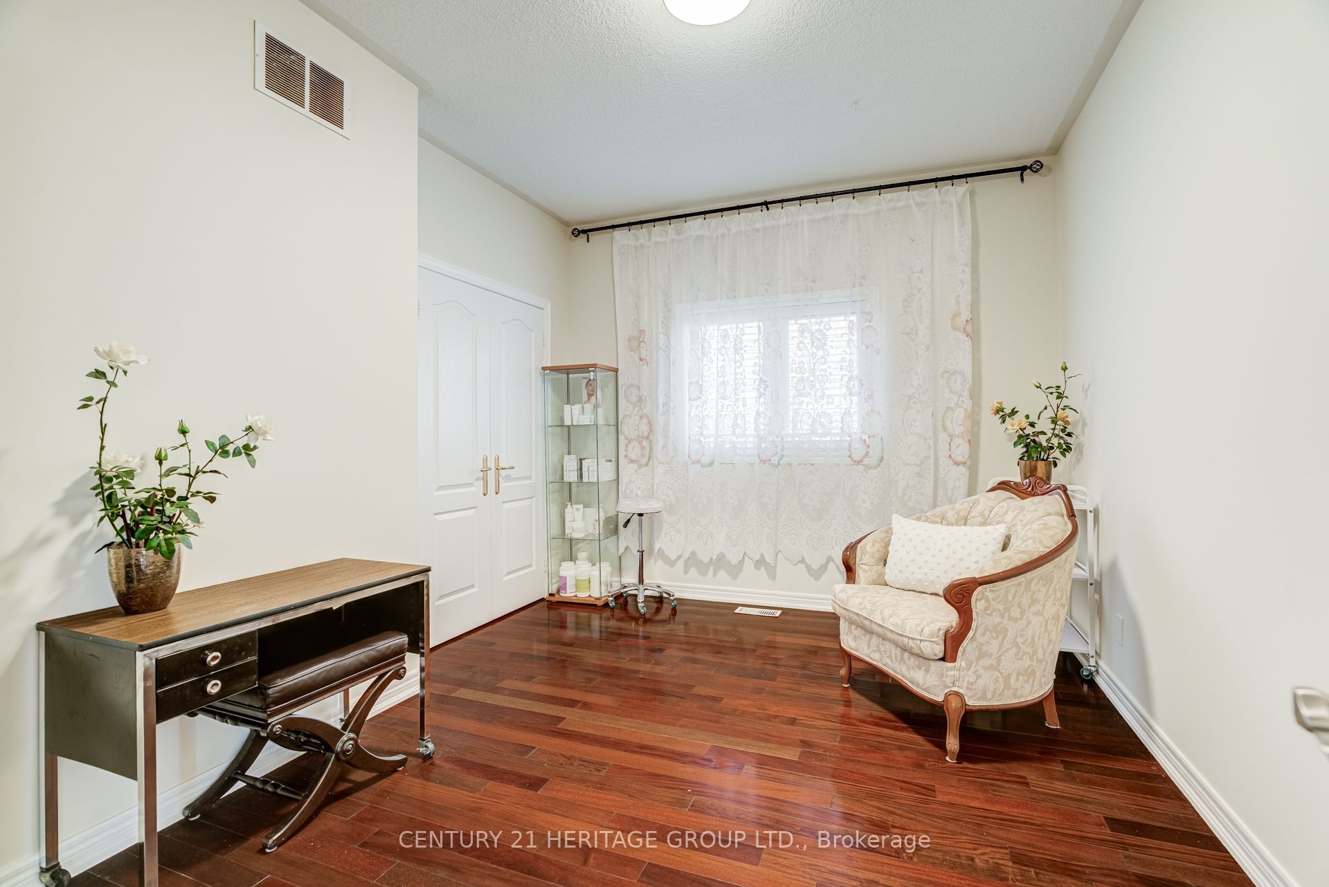 532 Melville Avenue Property Photo 18