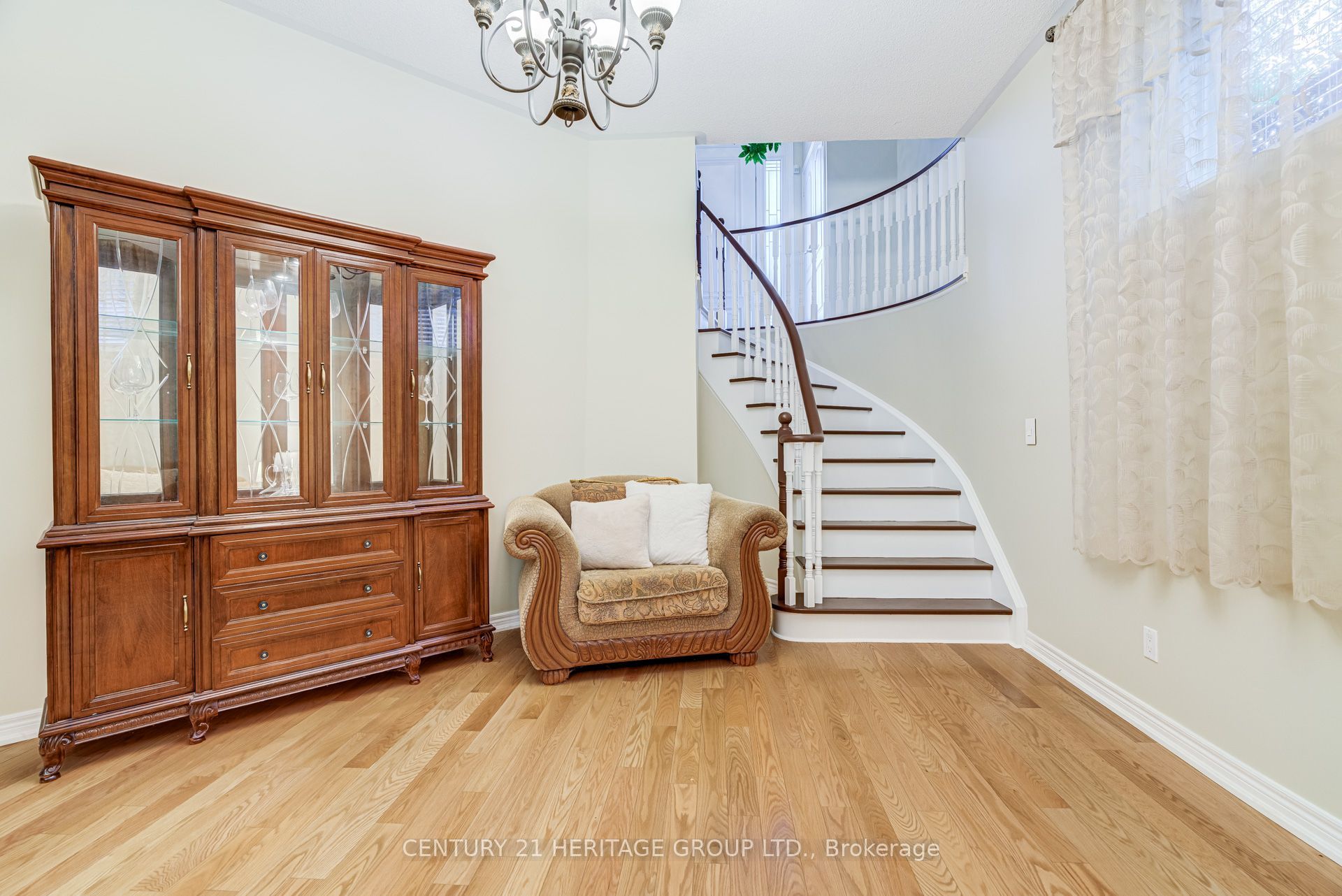 532 Melville Avenue Property Photo 25