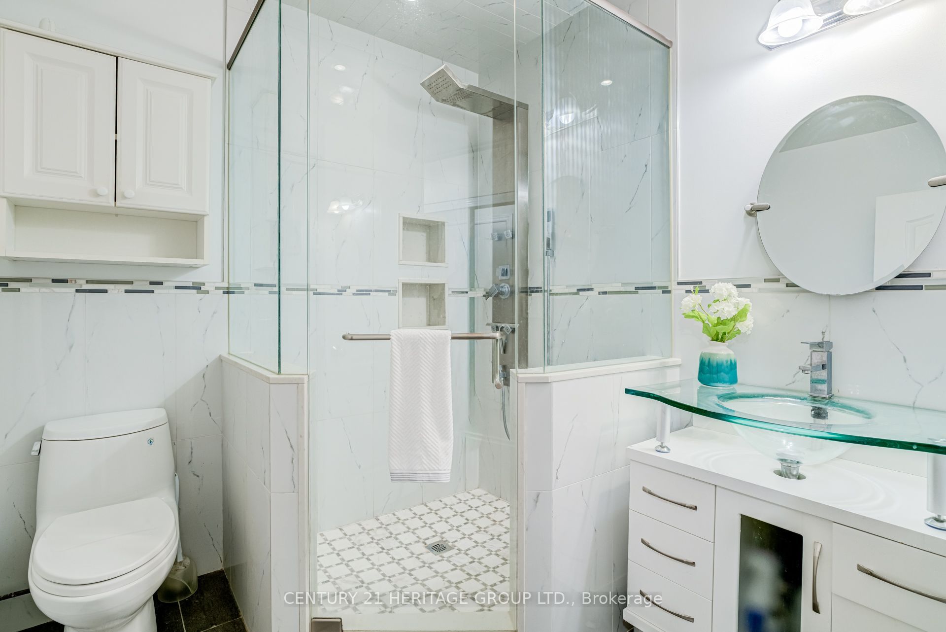 532 Melville Avenue Property Photo 33