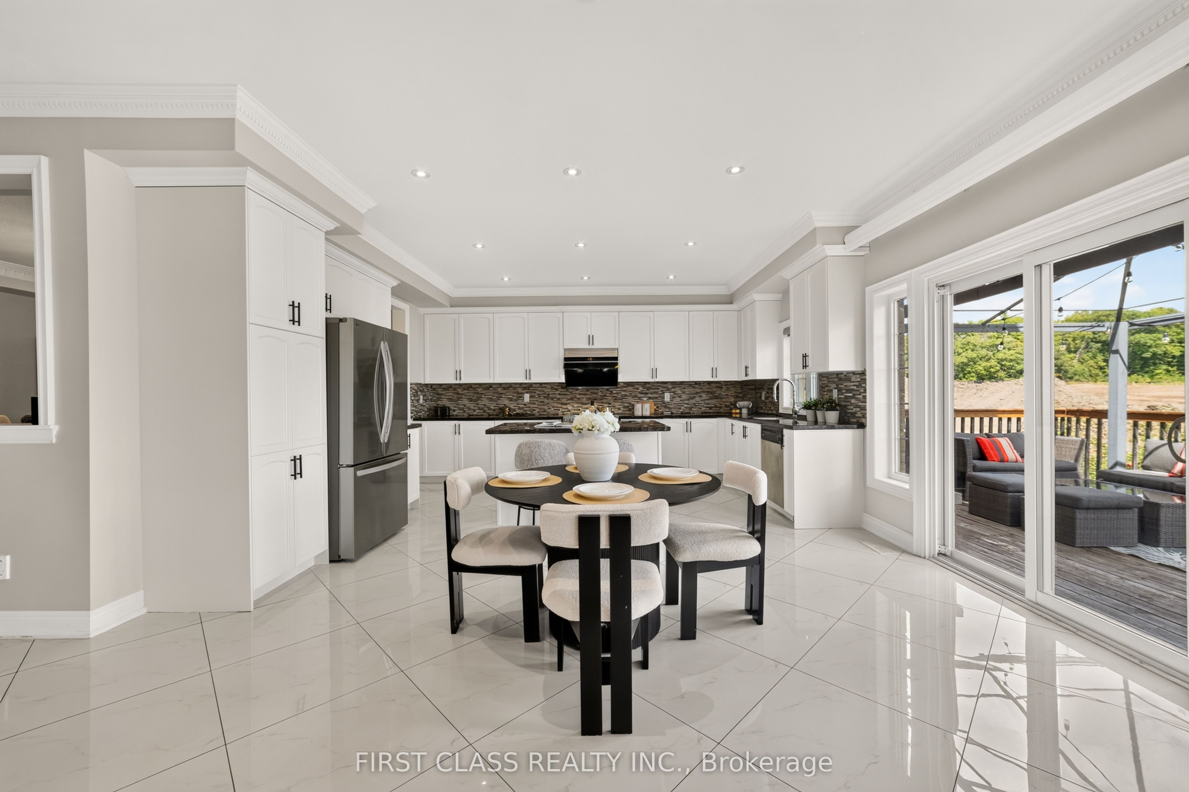 23 Lady Karen Crescent Property Photo 8