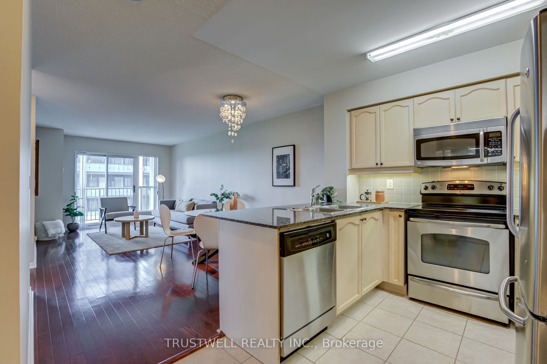 185 Oneida Crescent 808 Property Photo 4