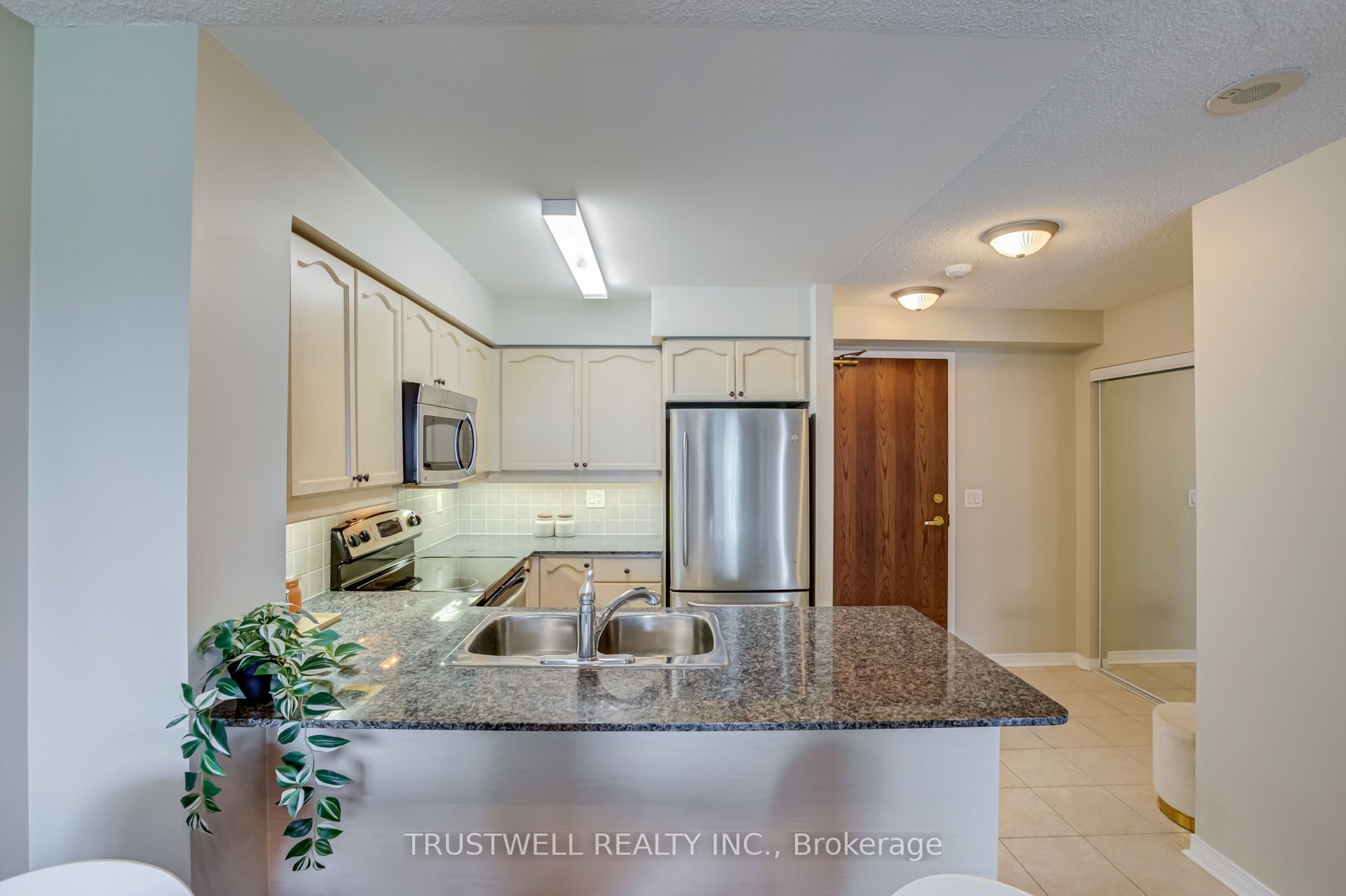 185 Oneida Crescent 808 Property Photo 7