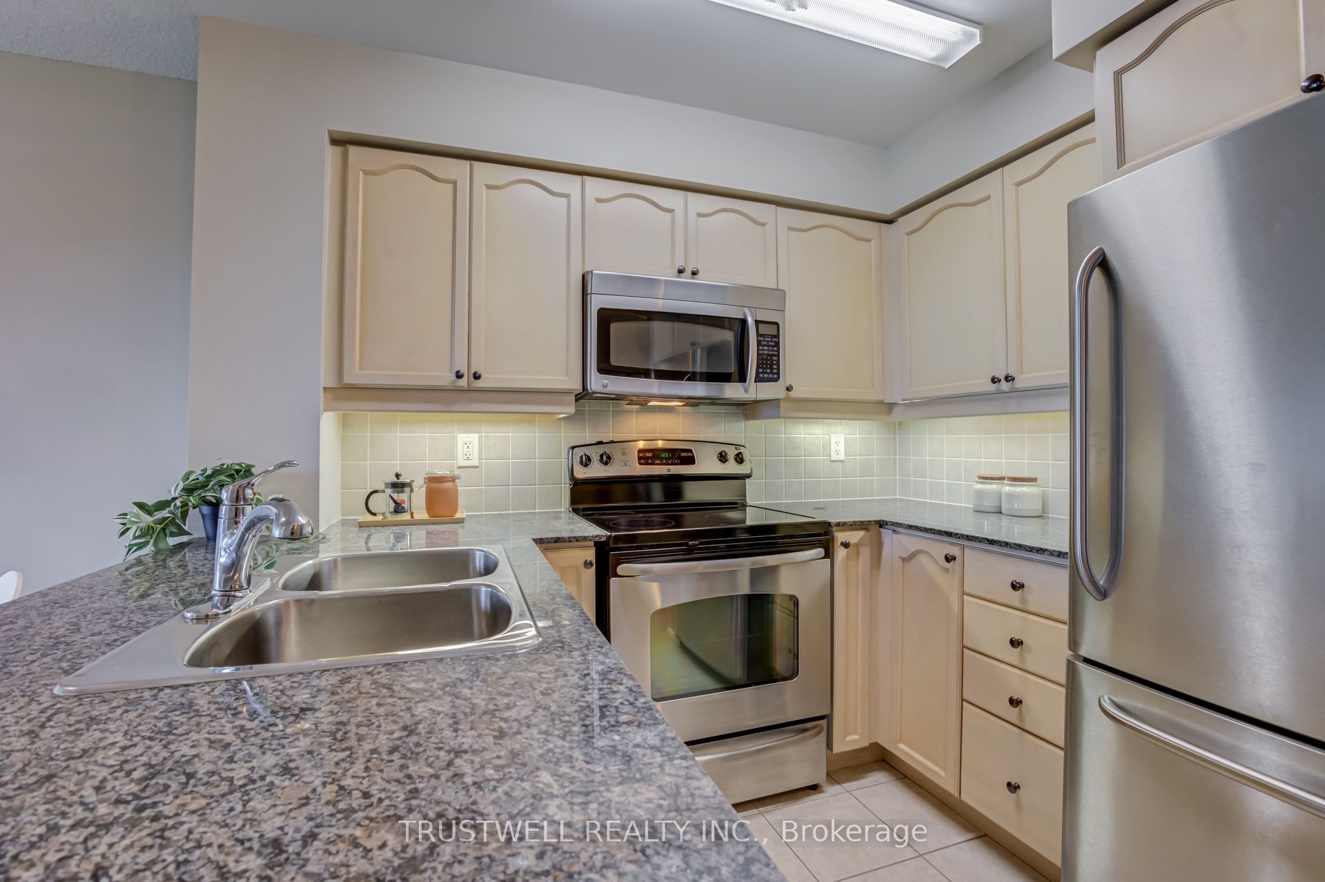 185 Oneida Crescent 808 Property Photo 28