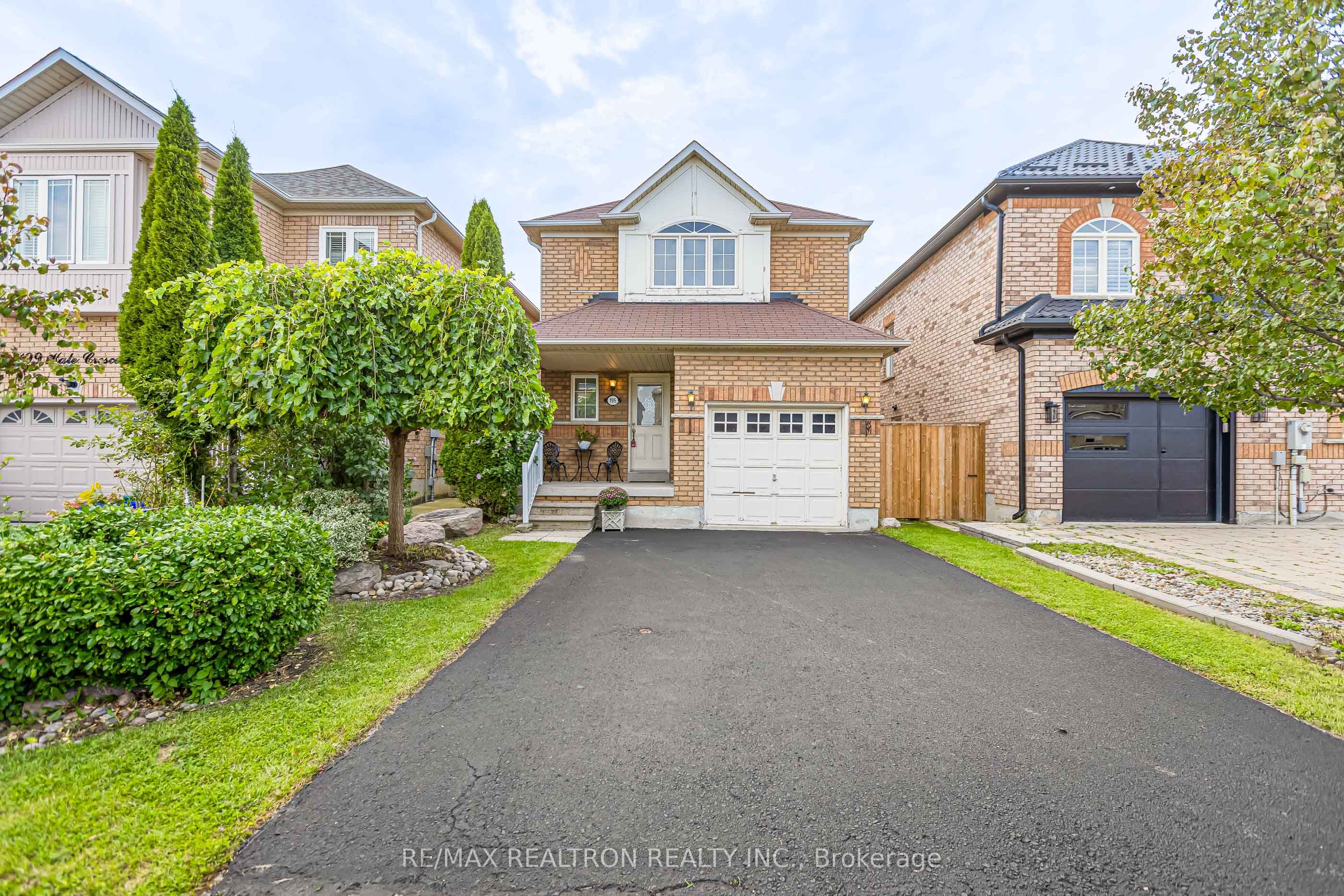 195 Kale Crescent Property Photo 1