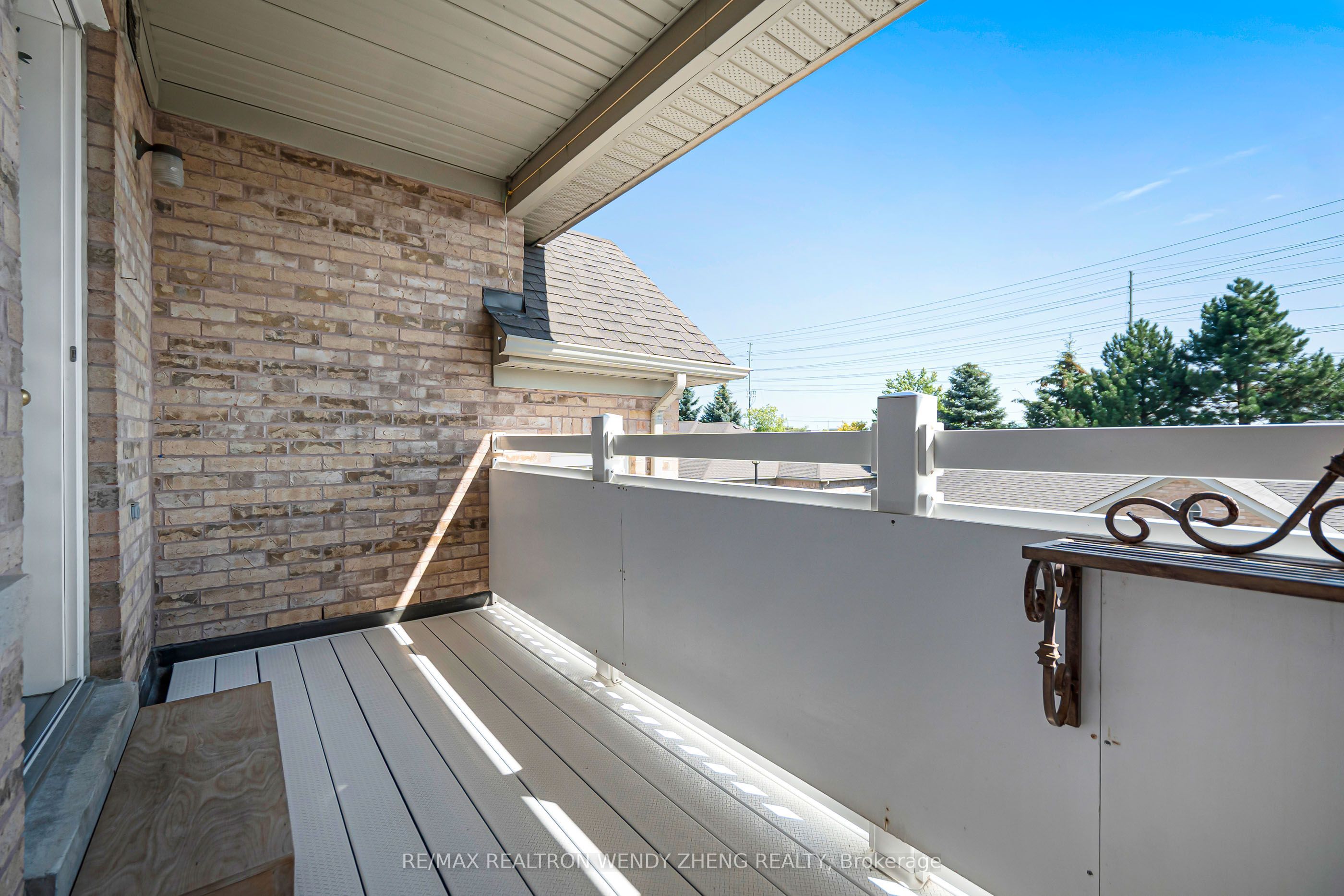 520 Silken Laumann Drive 21 Property Photo 14