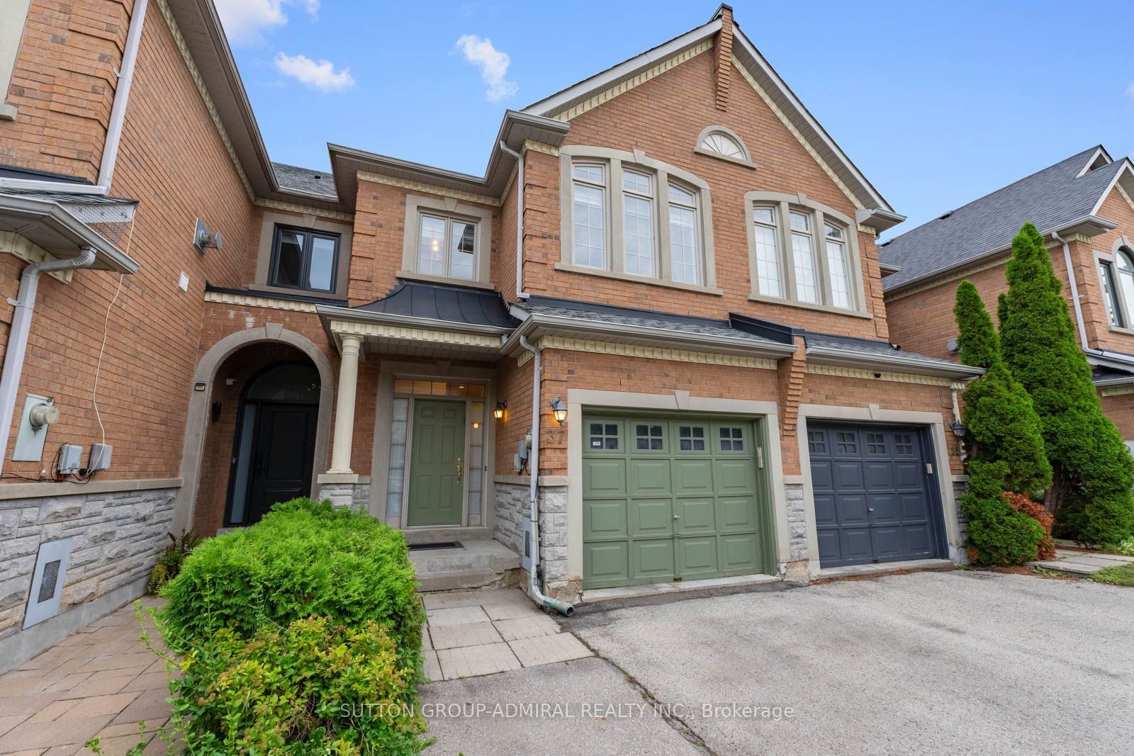 37 Kingsbridge Circle Property Photo 1