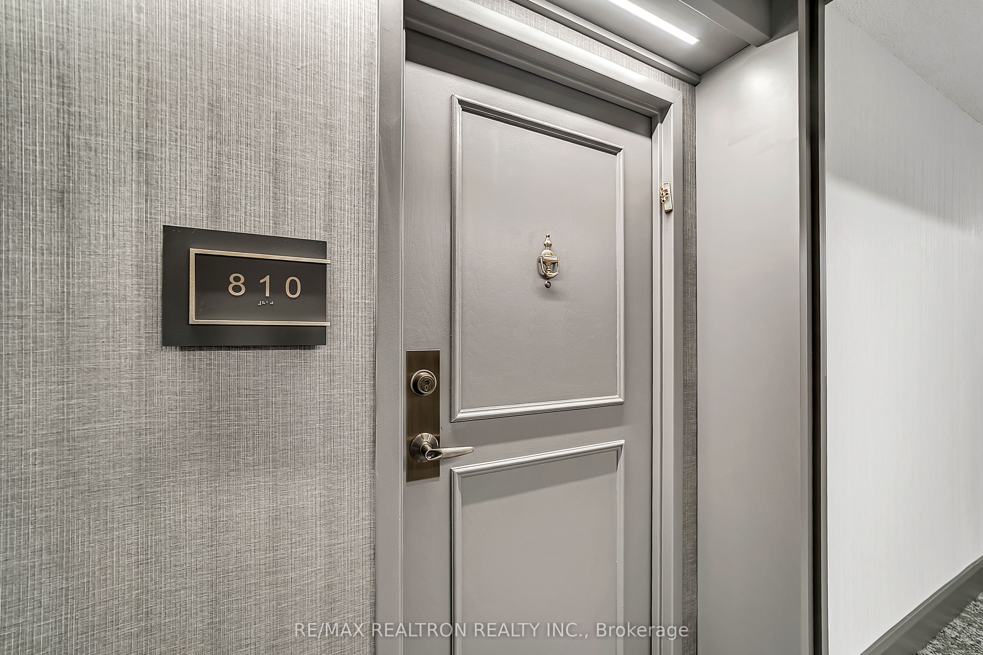 7 Townsgate Drive 810 Property Photo 4