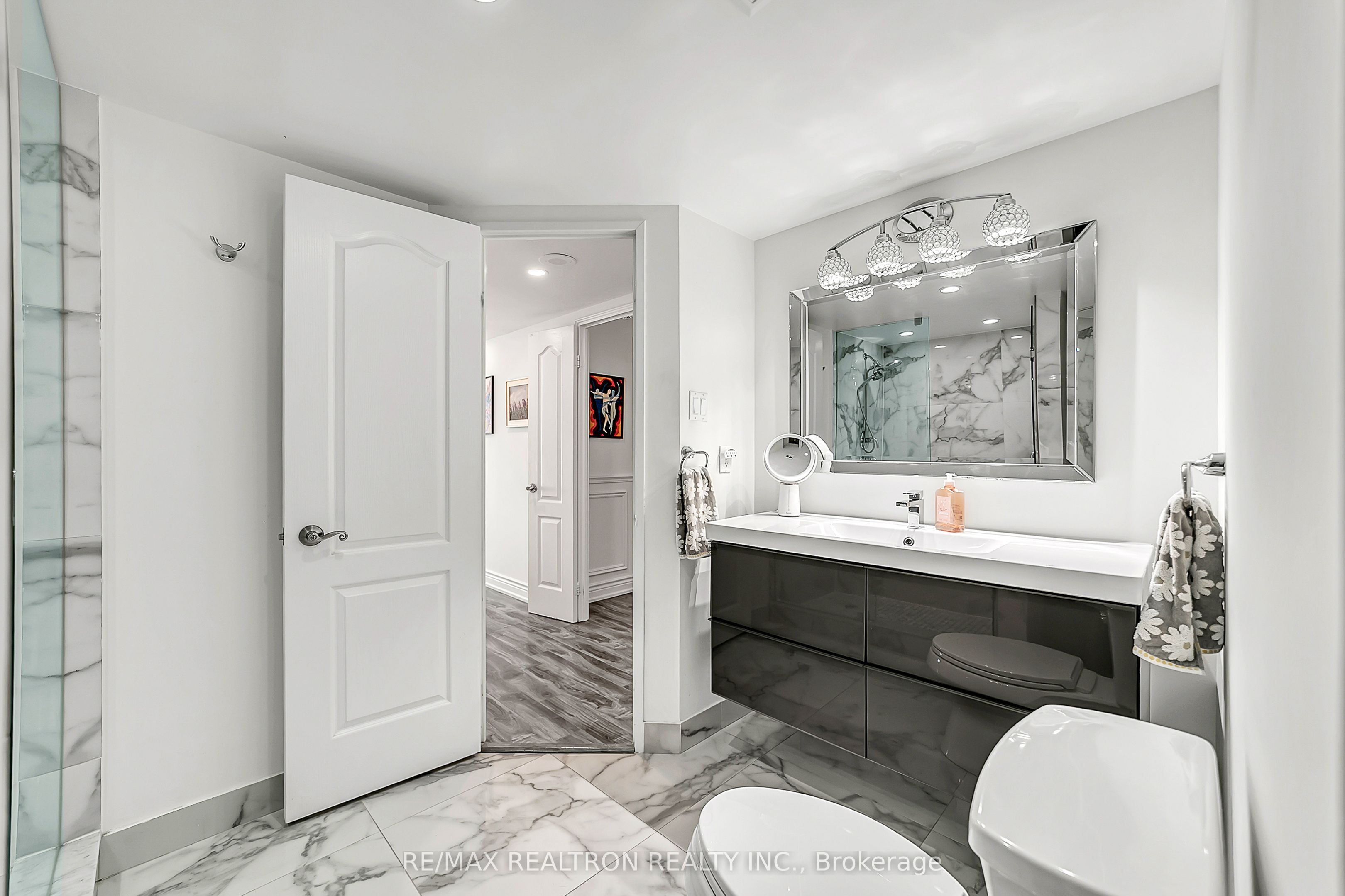 7 Townsgate Drive 810 Property Photo 13