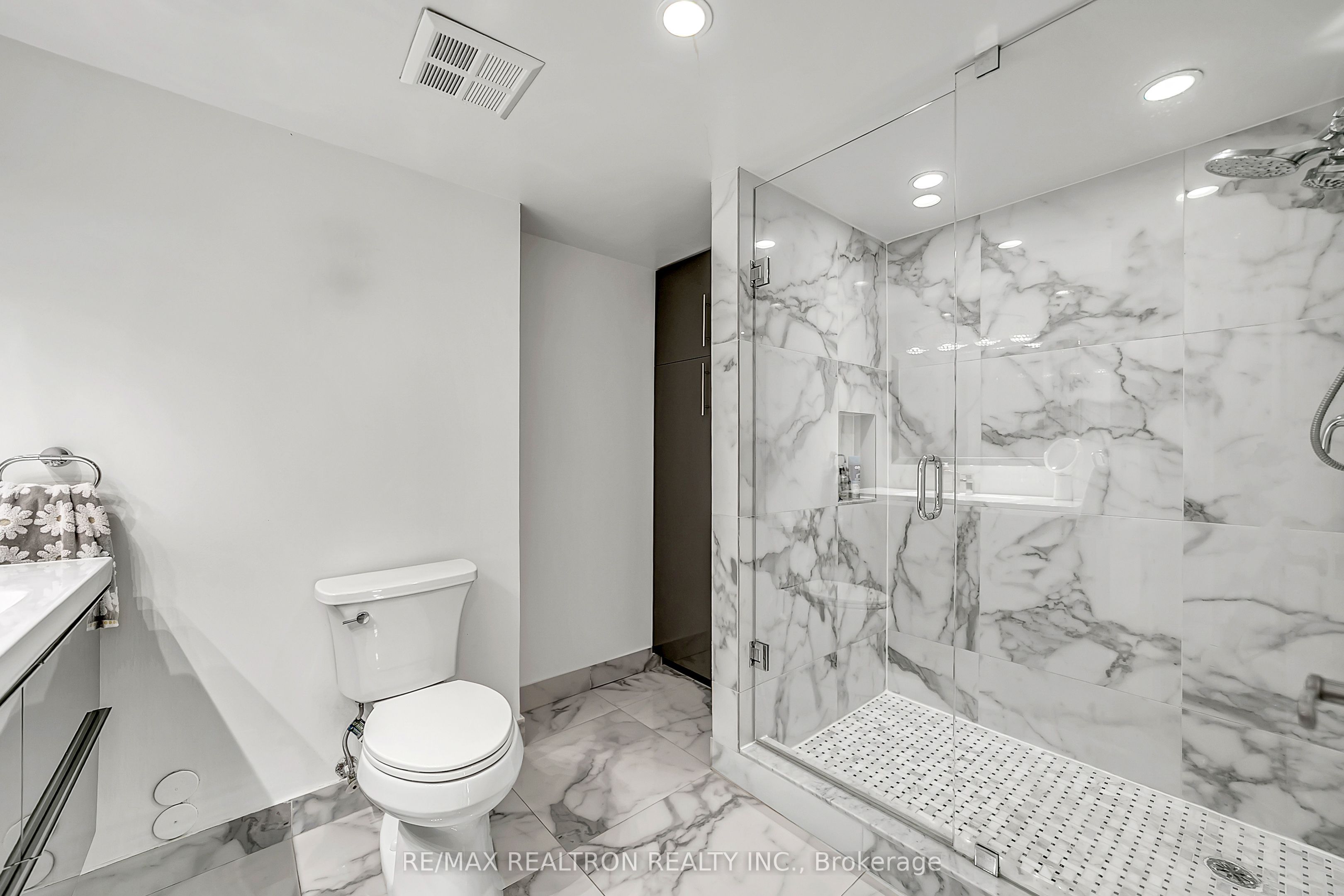7 Townsgate Drive 810 Property Photo 14