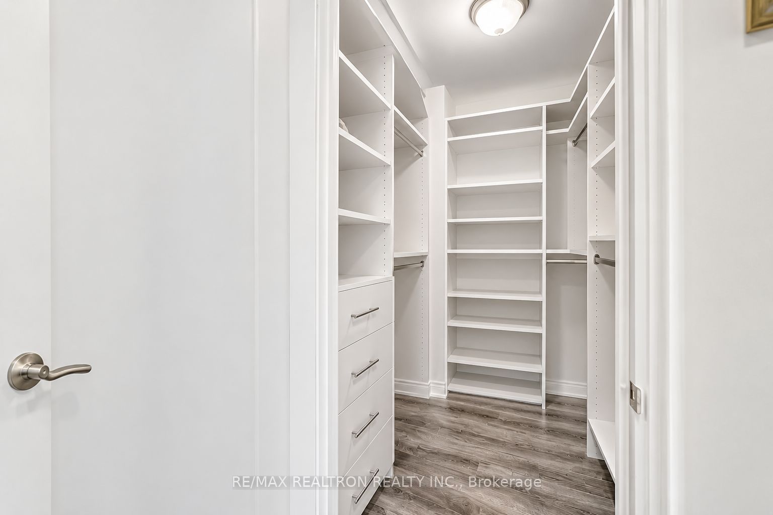 7 Townsgate Drive 810 Property Photo 15