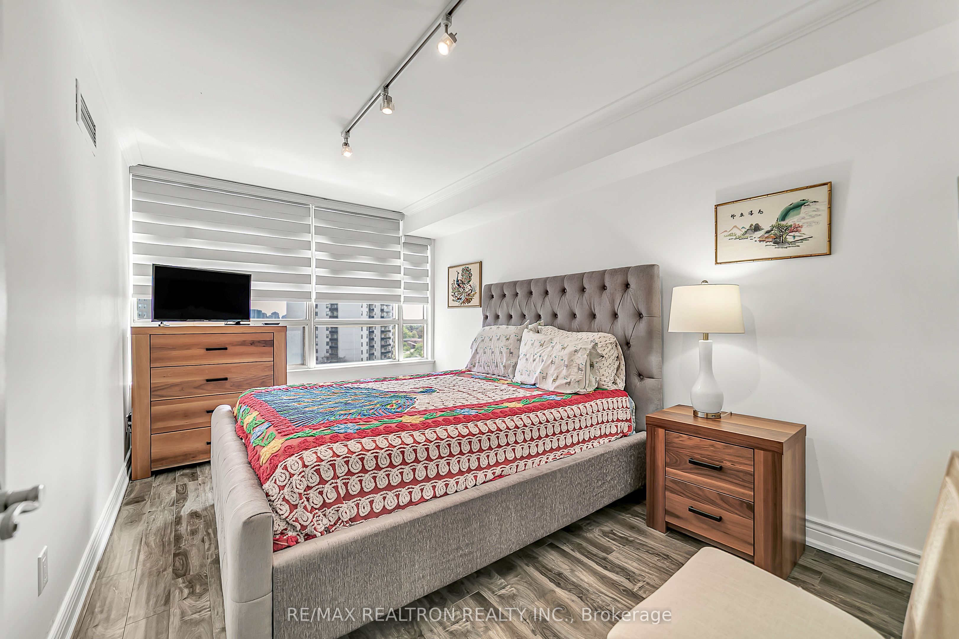 7 Townsgate Drive 810 Property Photo 16