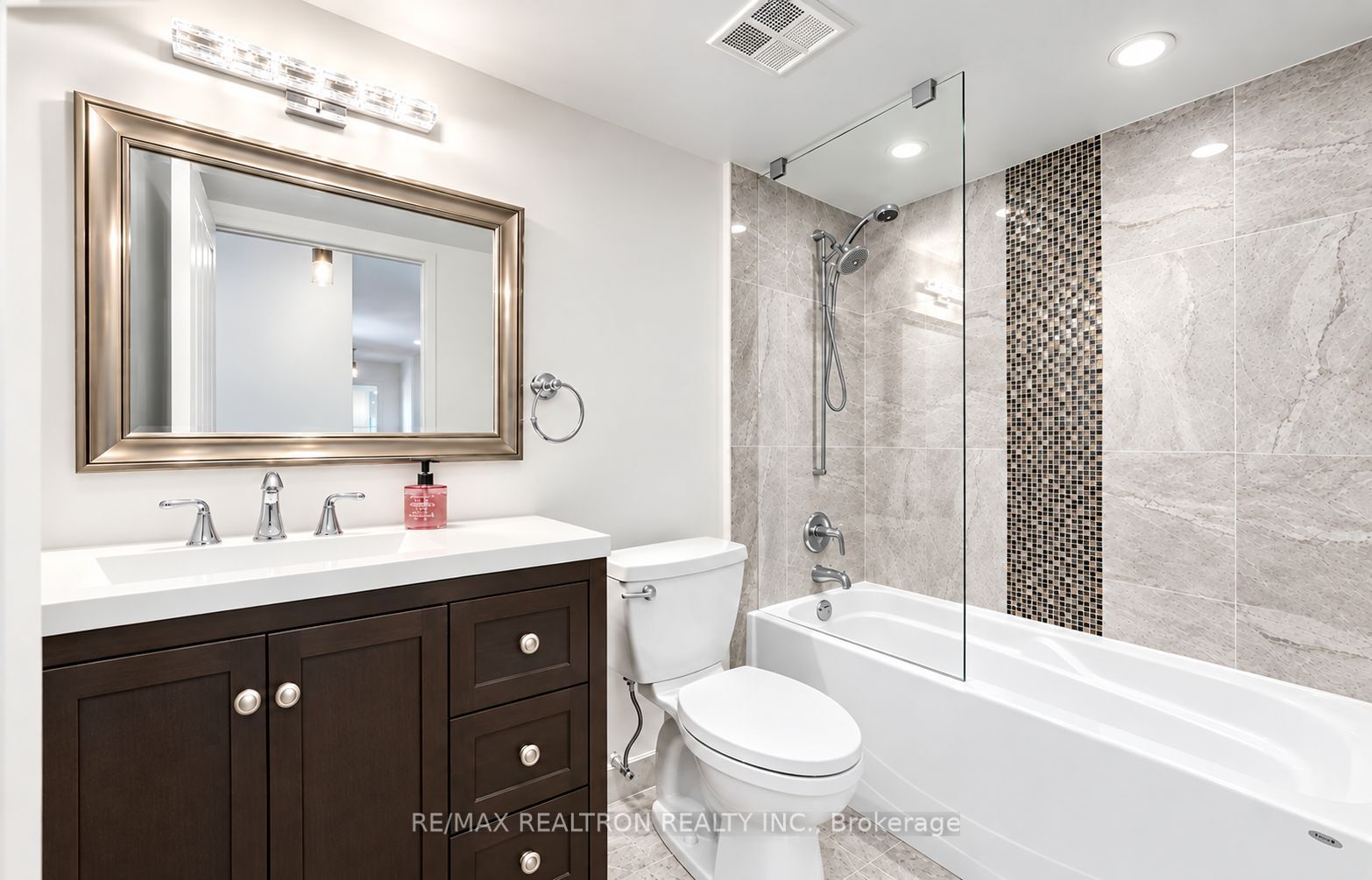 7 Townsgate Drive 810 Property Photo 17