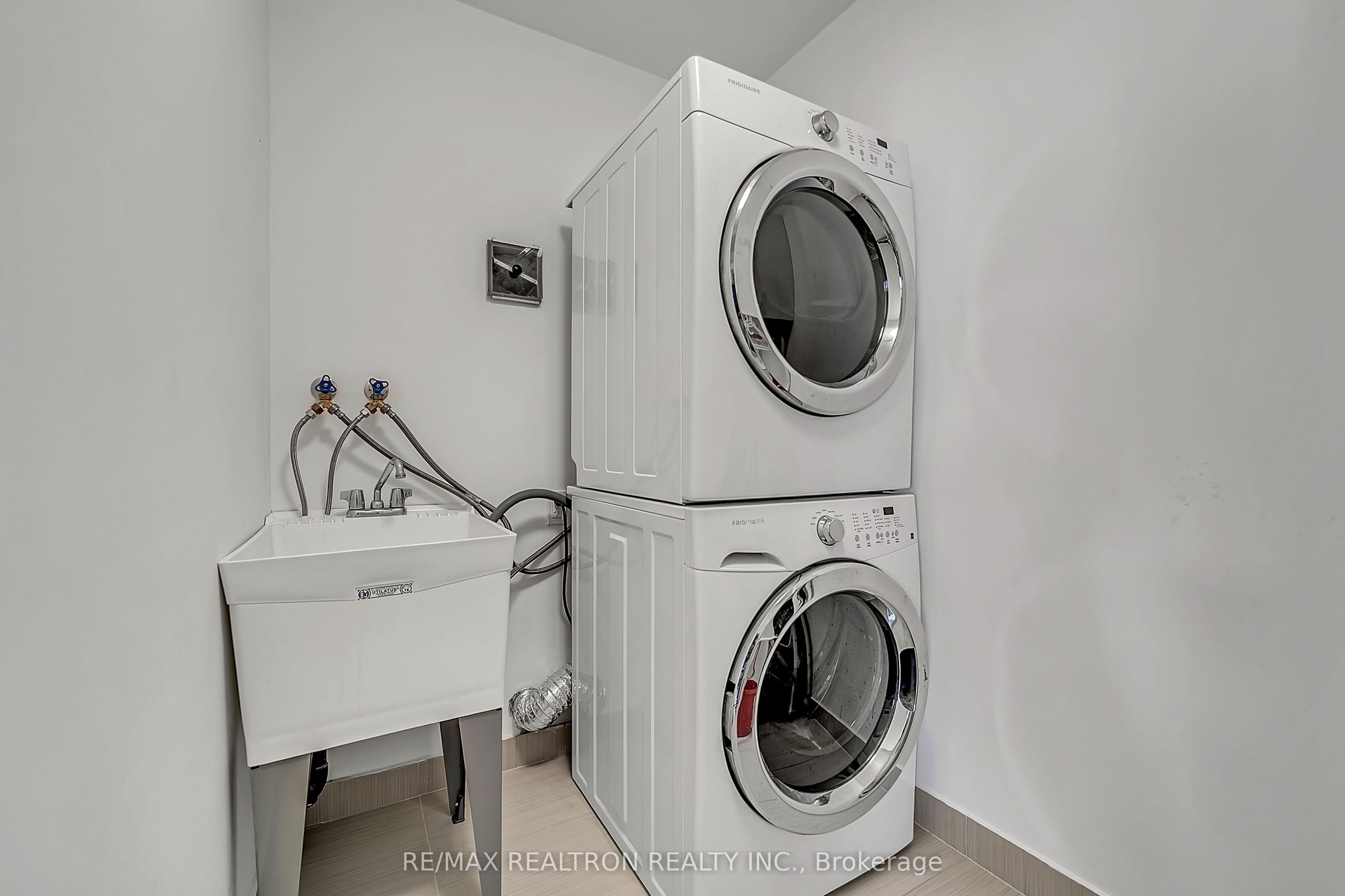 7 Townsgate Drive 810 Property Photo 18