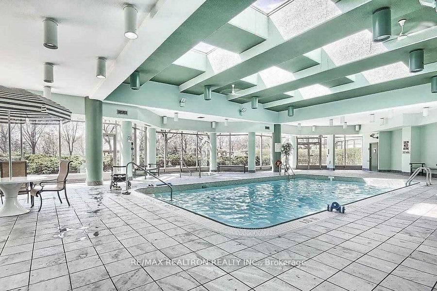 7 Townsgate Drive 810 Property Photo 20