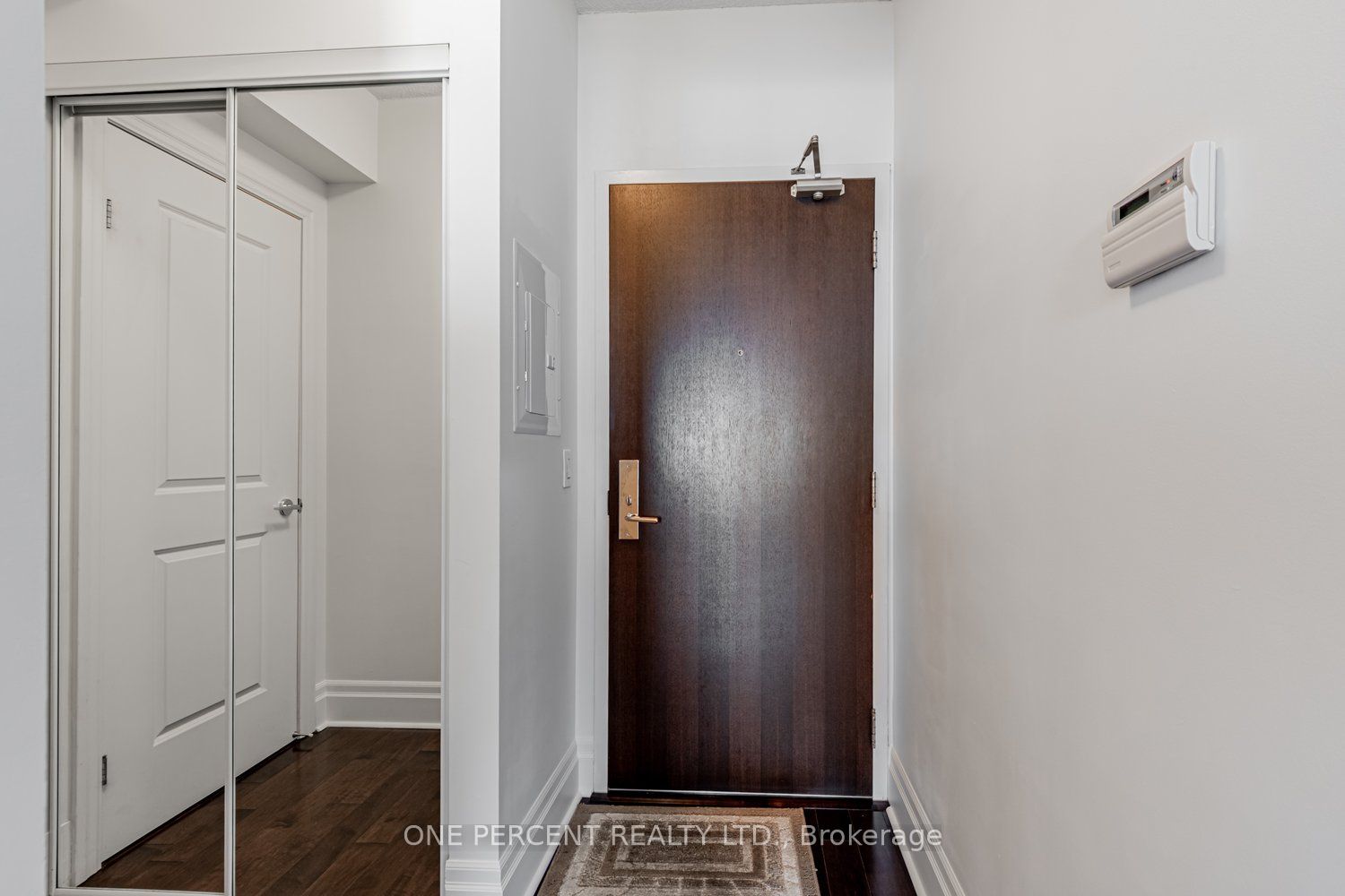 21 Upper Duke Crescent 401 Property Photo 6