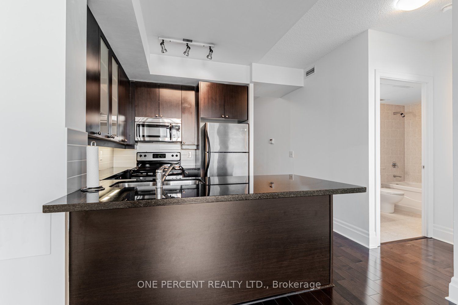 21 Upper Duke Crescent 401 Property Photo 11