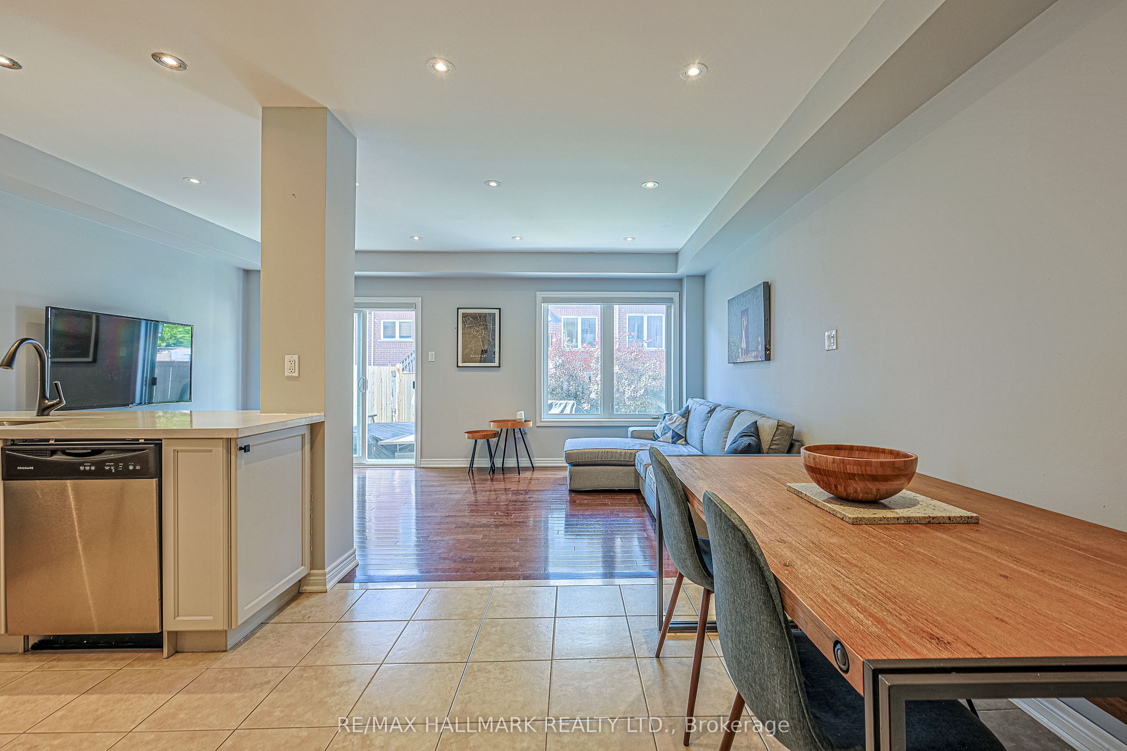 256 Sandale Road Property Photo 6