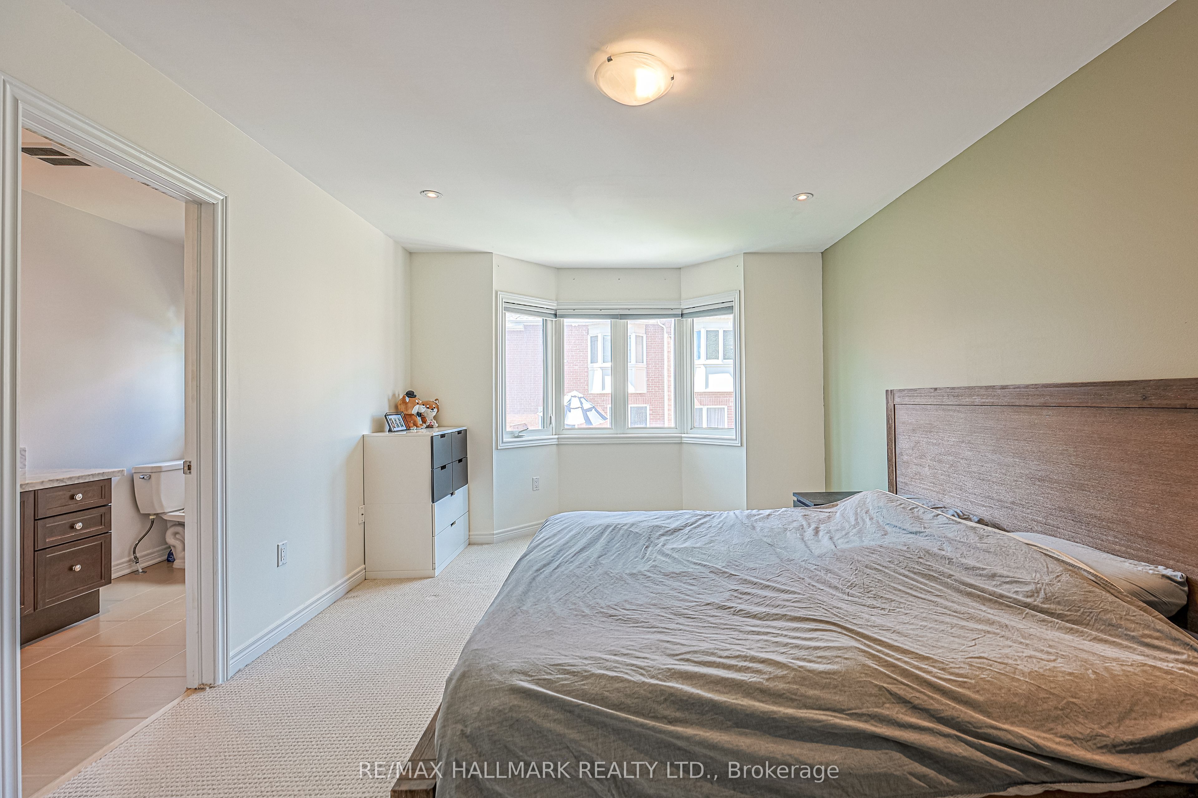 256 Sandale Road Property Photo 11