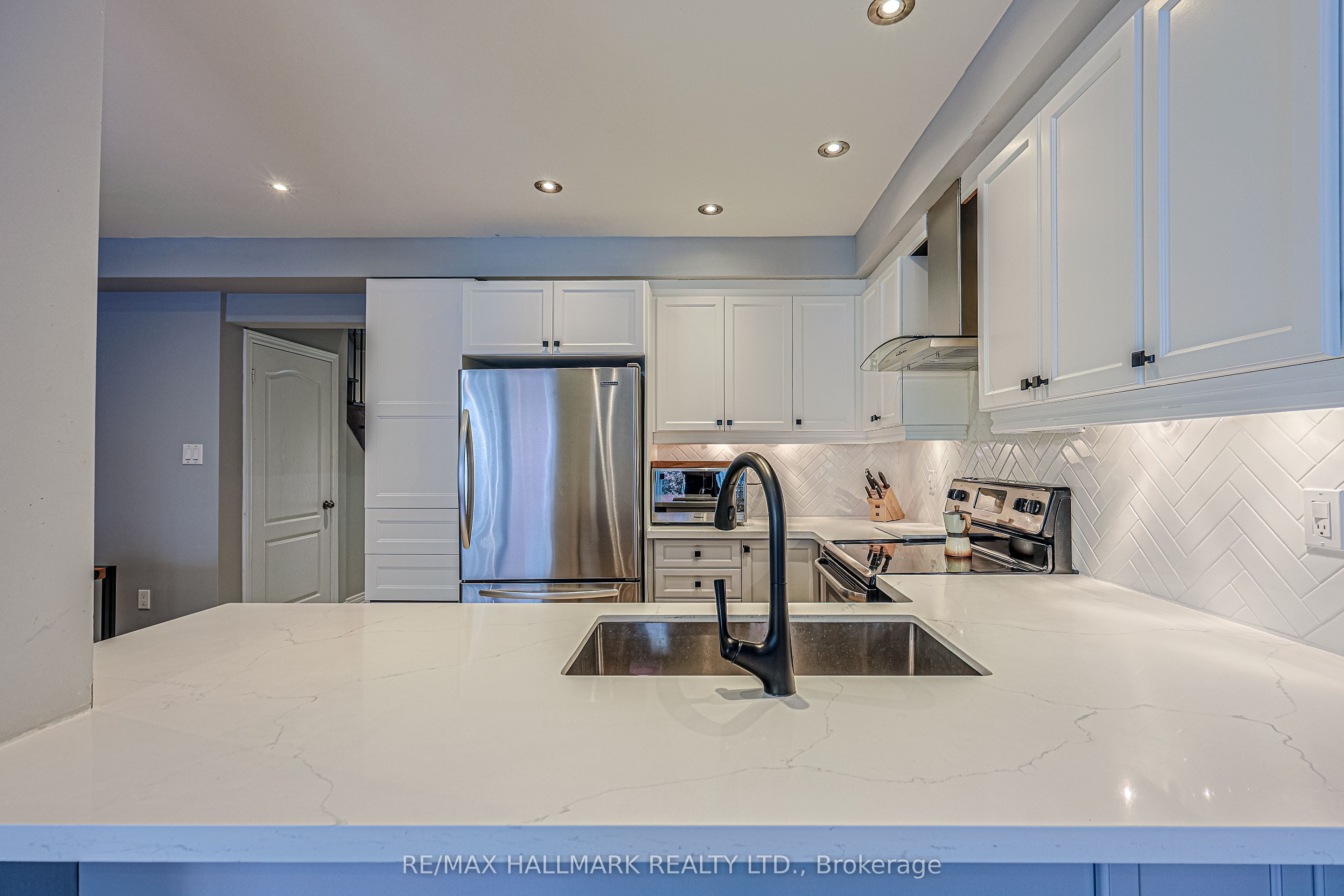 256 Sandale Road Property Photo 22