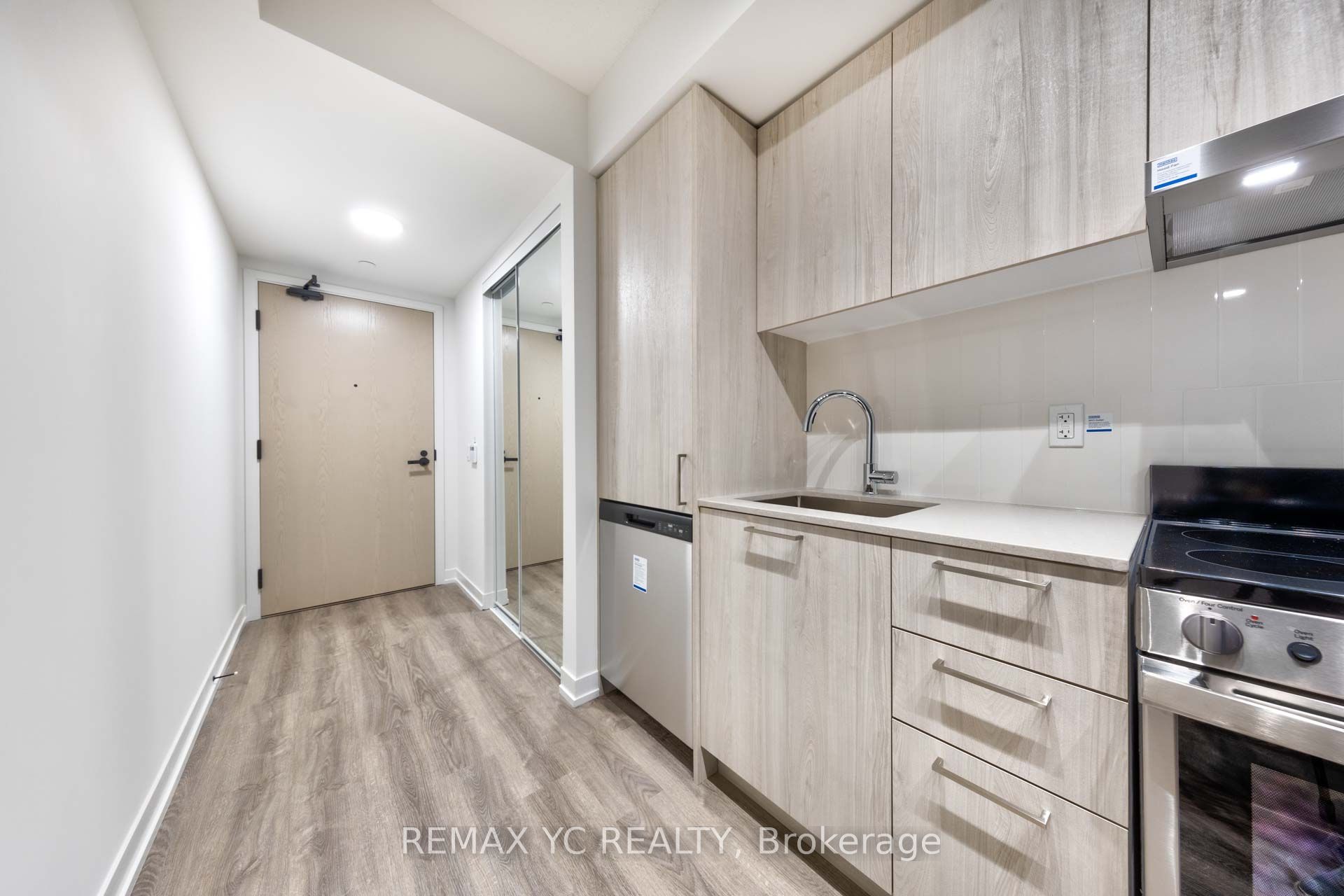 195 Commerce Street 1817 Property Photo 4