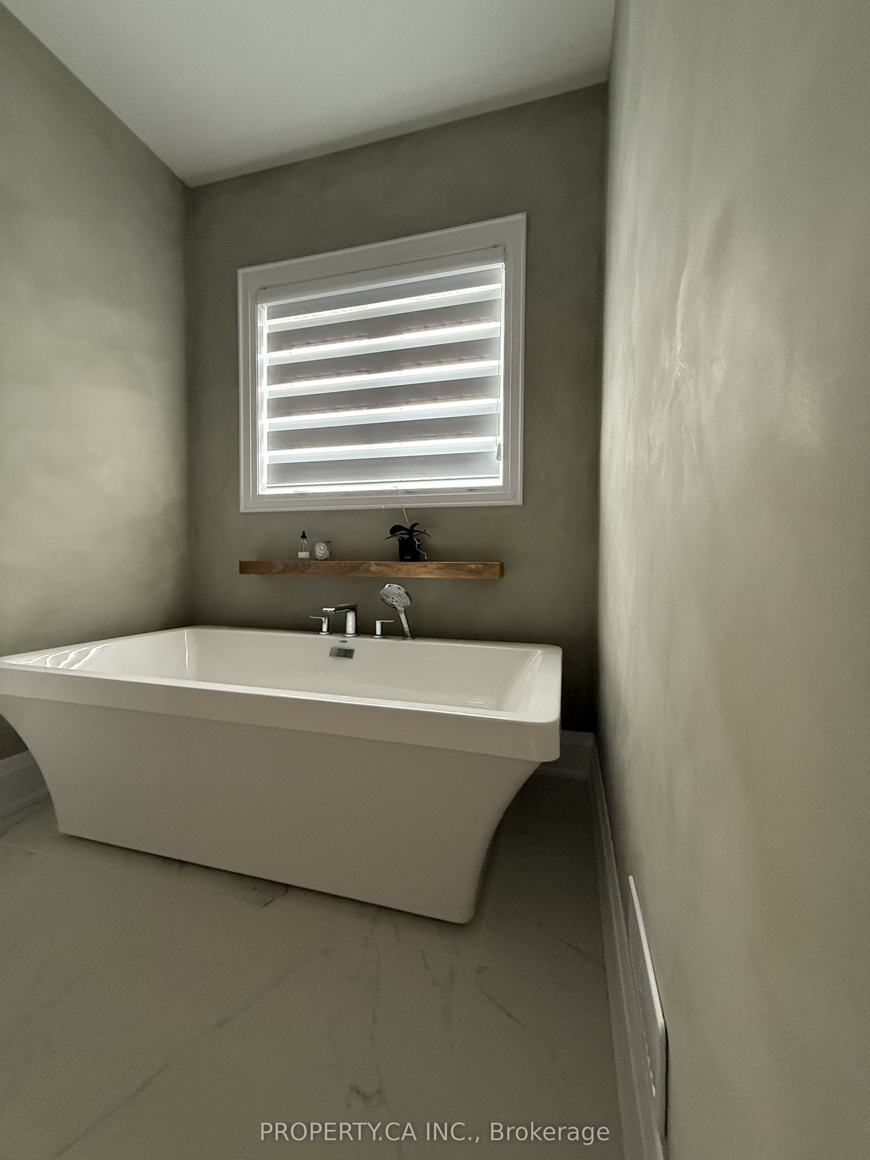 15 Schmeltzer Crescent Property Photo 11