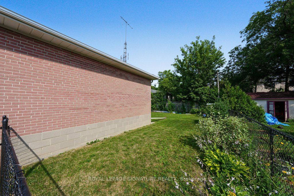 407 Wenlock Avenue Property Photo 37