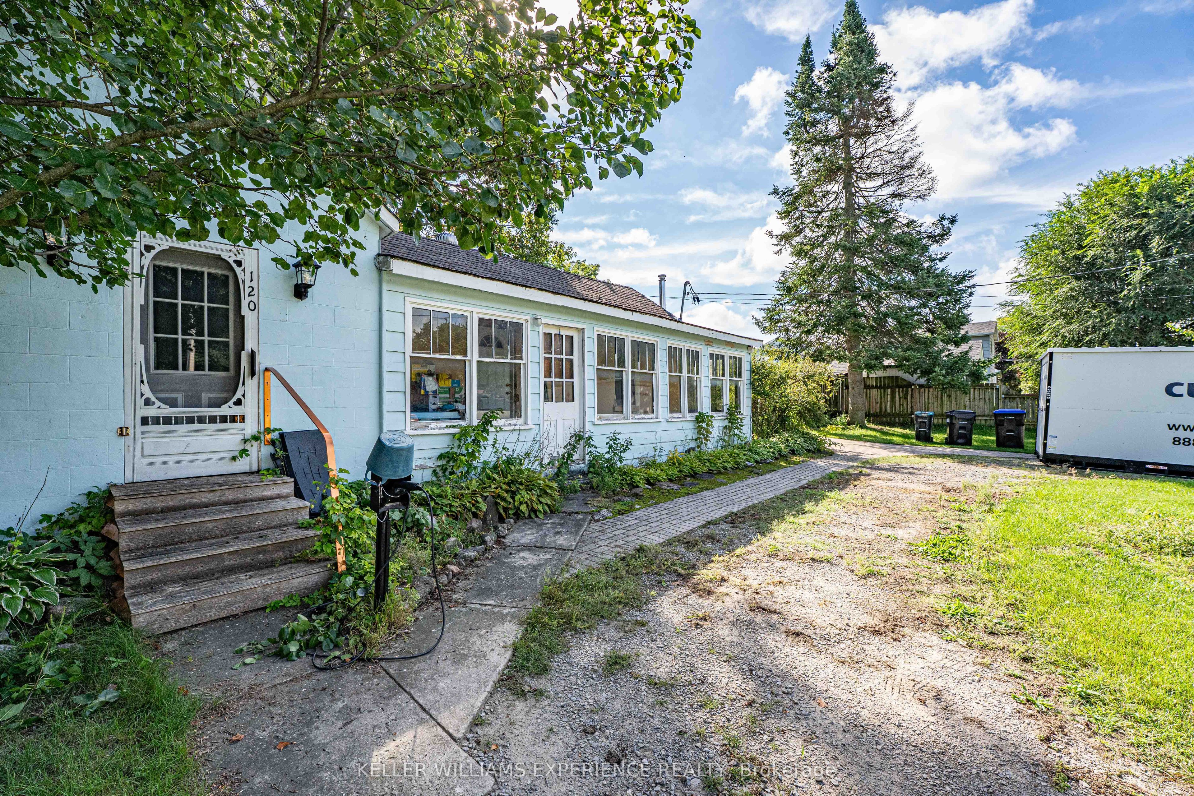 120 Elizabeth Street Property Photo 9